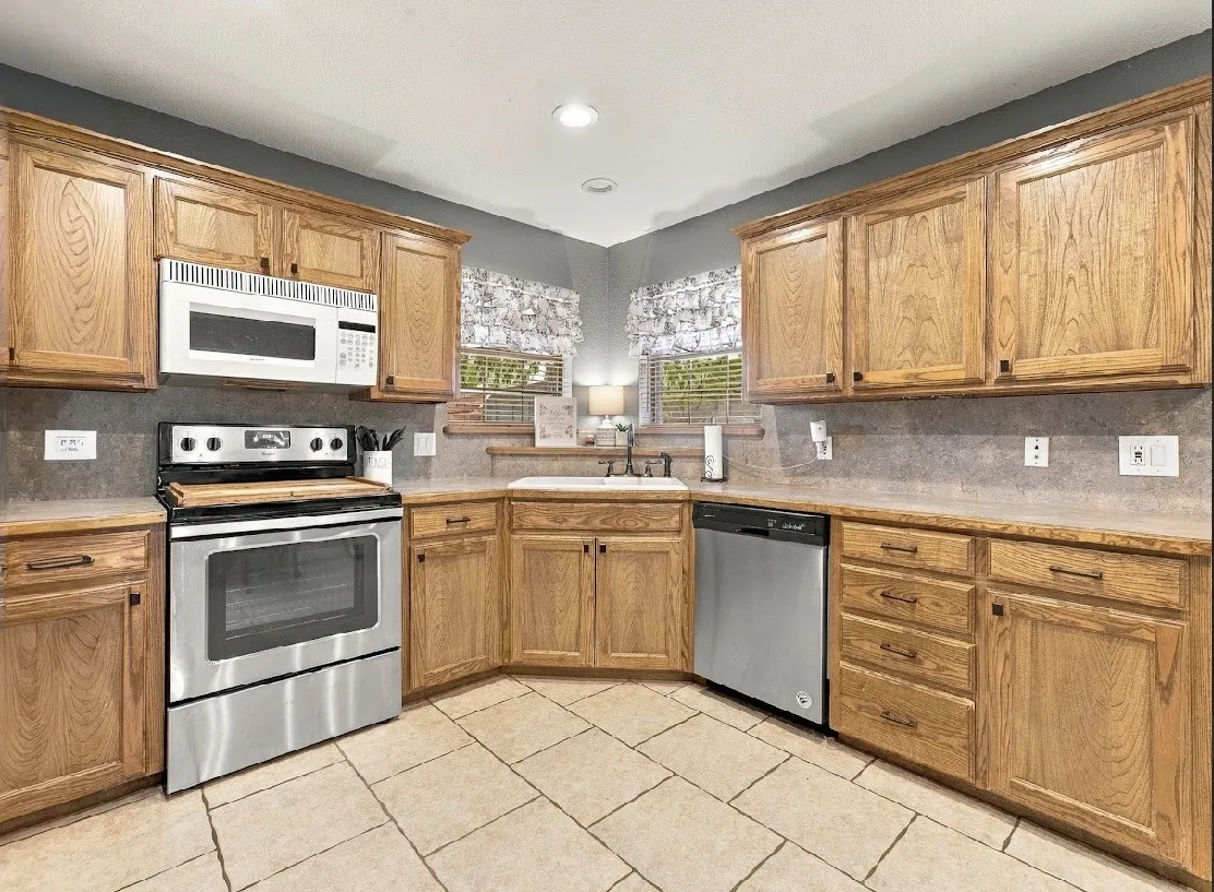 Single Family Residence For Sale in Wise County , 215 Ashley Street, Alvord, Texas 76225, 3 Bedroom, 2 Bathroom, 2 Garage spaces, 1,584 Sqft, built in 2005, mls#21402252, Real Estate Agent in Alvord, Homes For Sale in Wise county, Homes For Sale in Alvord, Realtor in Alvord Texas, Real Estate Brokerage Independent Realty Texas, Luminita Cordes Realtor