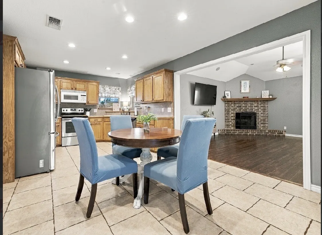 Single Family Residence For Sale in Wise County , 215 Ashley Street, Alvord, Texas 76225, 3 Bedroom, 2 Bathroom, 2 Garage spaces, 1,584 Sqft, built in 2005, mls#21402252, Real Estate Agent in Alvord, Homes For Sale in Wise county, Homes For Sale in Alvord, Realtor in Alvord Texas, Real Estate Brokerage Independent Realty Texas, Luminita Cordes Realtor