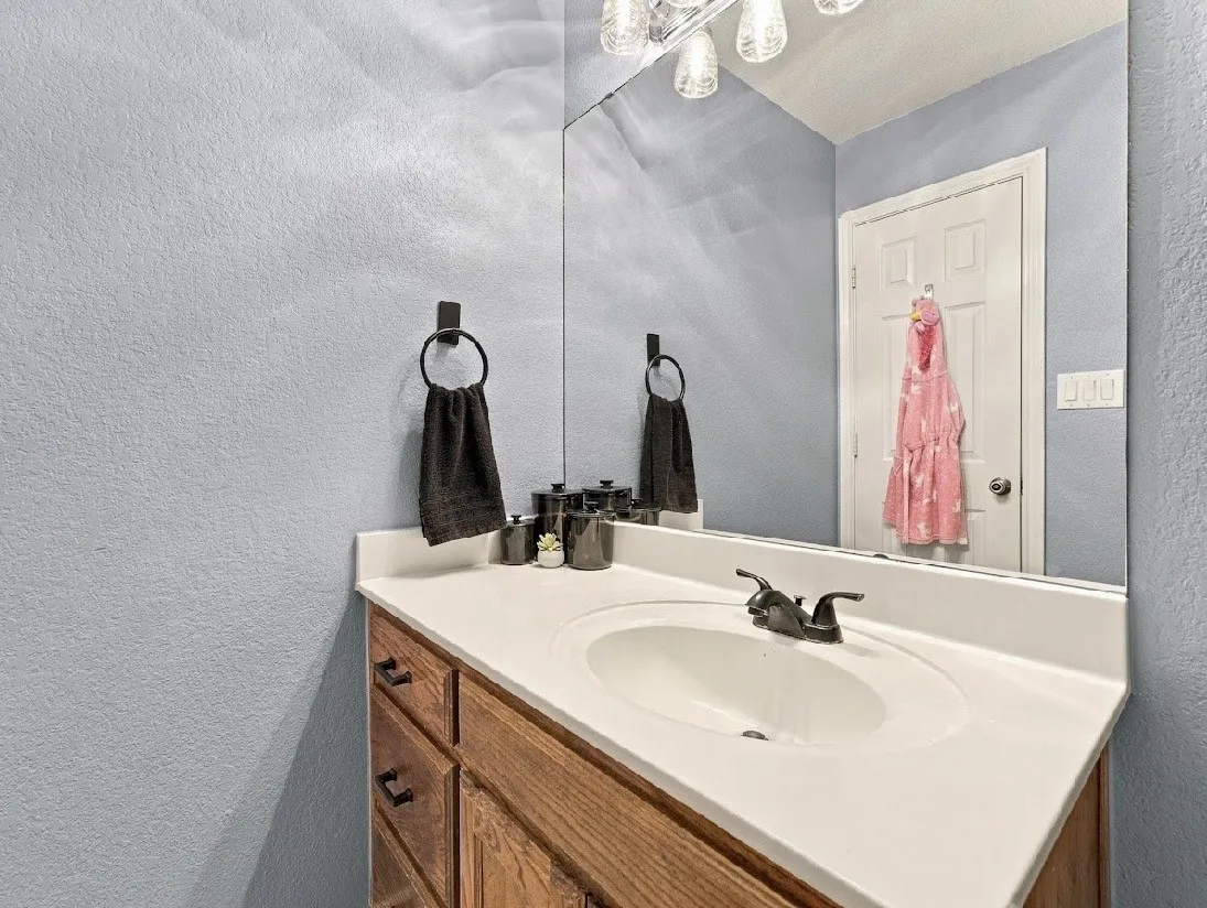 Single Family Residence For Sale in Wise County , 215 Ashley Street, Alvord, Texas 76225, 3 Bedroom, 2 Bathroom, 2 Garage spaces, 1,584 Sqft, built in 2005, mls#21402252, Real Estate Agent in Alvord, Homes For Sale in Wise county, Homes For Sale in Alvord, Realtor in Alvord Texas, Real Estate Brokerage Independent Realty Texas, Luminita Cordes Realtor