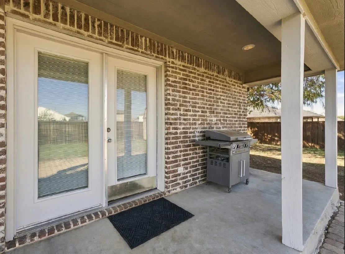 Single Family Residence For Sale in Wise County , 215 Ashley Street, Alvord, Texas 76225, 3 Bedroom, 2 Bathroom, 2 Garage spaces, 1,584 Sqft, built in 2005, mls#21402252, Real Estate Agent in Alvord, Homes For Sale in Wise county, Homes For Sale in Alvord, Realtor in Alvord Texas, Real Estate Brokerage Independent Realty Texas, Luminita Cordes Realtor
