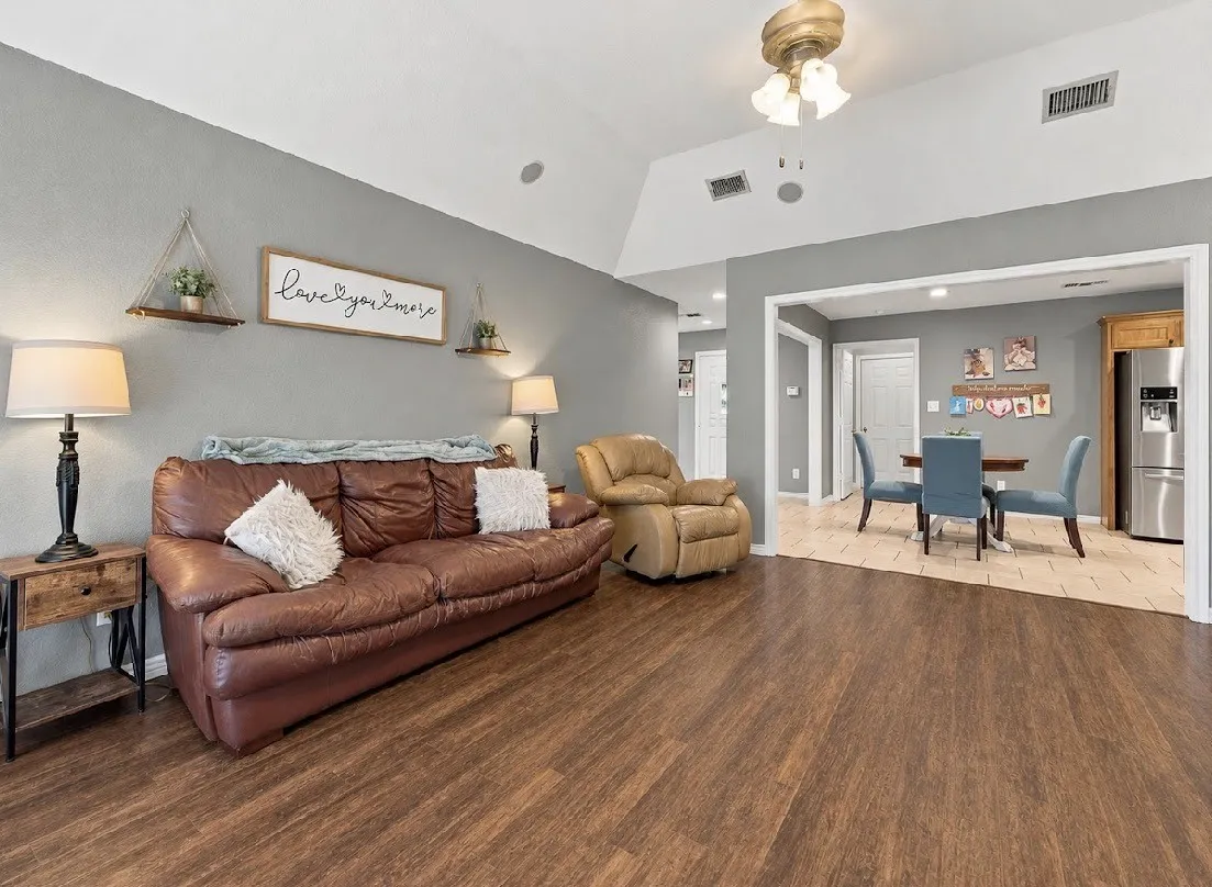 Single Family Residence For Sale in Wise County , 215 Ashley Street, Alvord, Texas 76225, 3 Bedroom, 2 Bathroom, 2 Garage spaces, 1,584 Sqft, built in 2005, mls#21402252, Real Estate Agent in Alvord, Homes For Sale in Wise county, Homes For Sale in Alvord, Realtor in Alvord Texas, Real Estate Brokerage Independent Realty Texas, Luminita Cordes Realtor