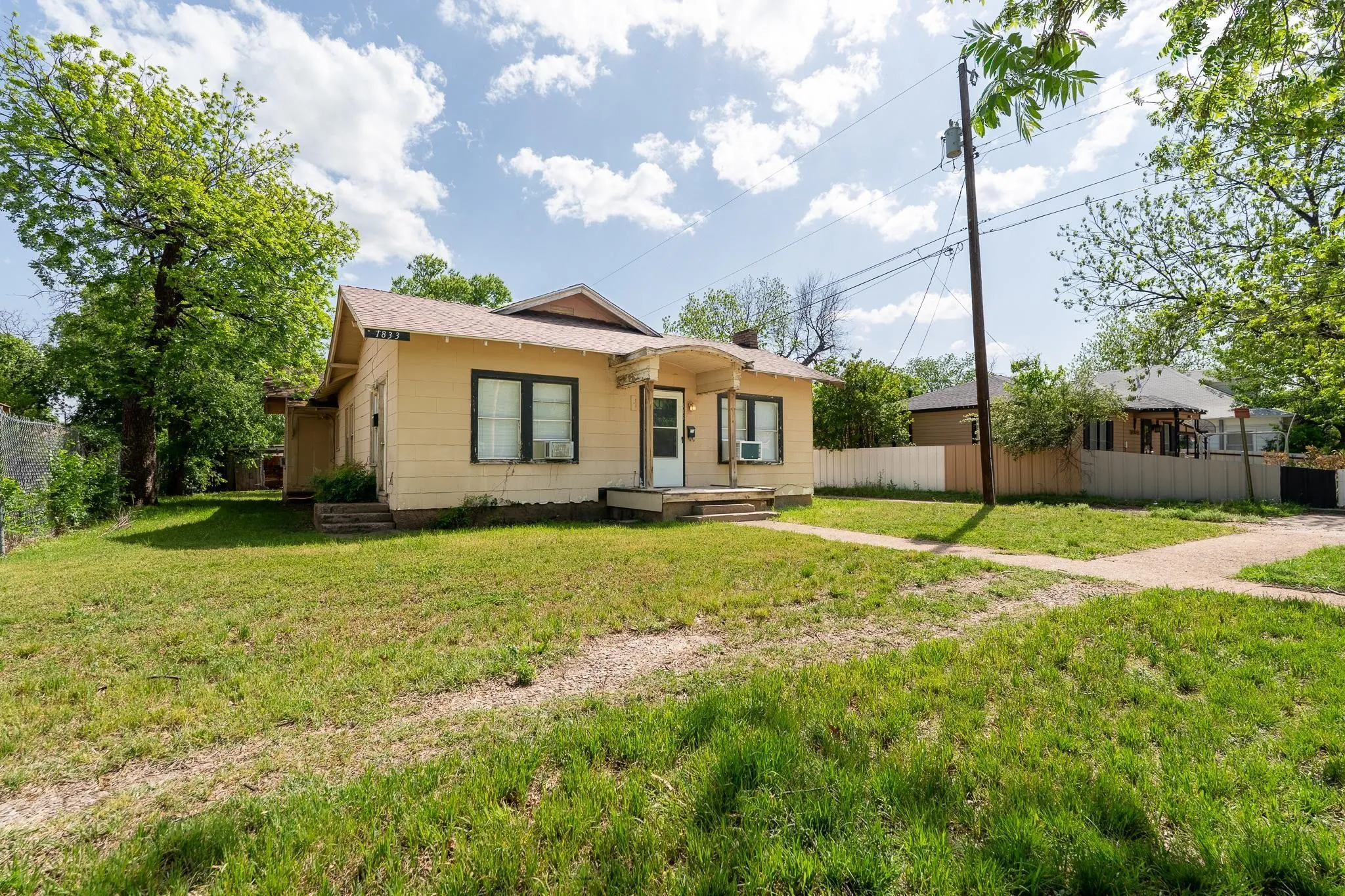 Duplex For Rent in Taylor County , 1835 S 8th Street, Abilene, Texas 79602, 1 Bedroom, 1 Bathroom, Garage spaces, 780 Sqft, built in 1939, mls#21402313, Real Estate Agent in Abilene, Homes For Rent in Taylor county, Homes For Rent in Abilene, Realtor in Abilene Texas, Real Estate Brokerage Independent Realty Texas, Luminita Cordes Realtor