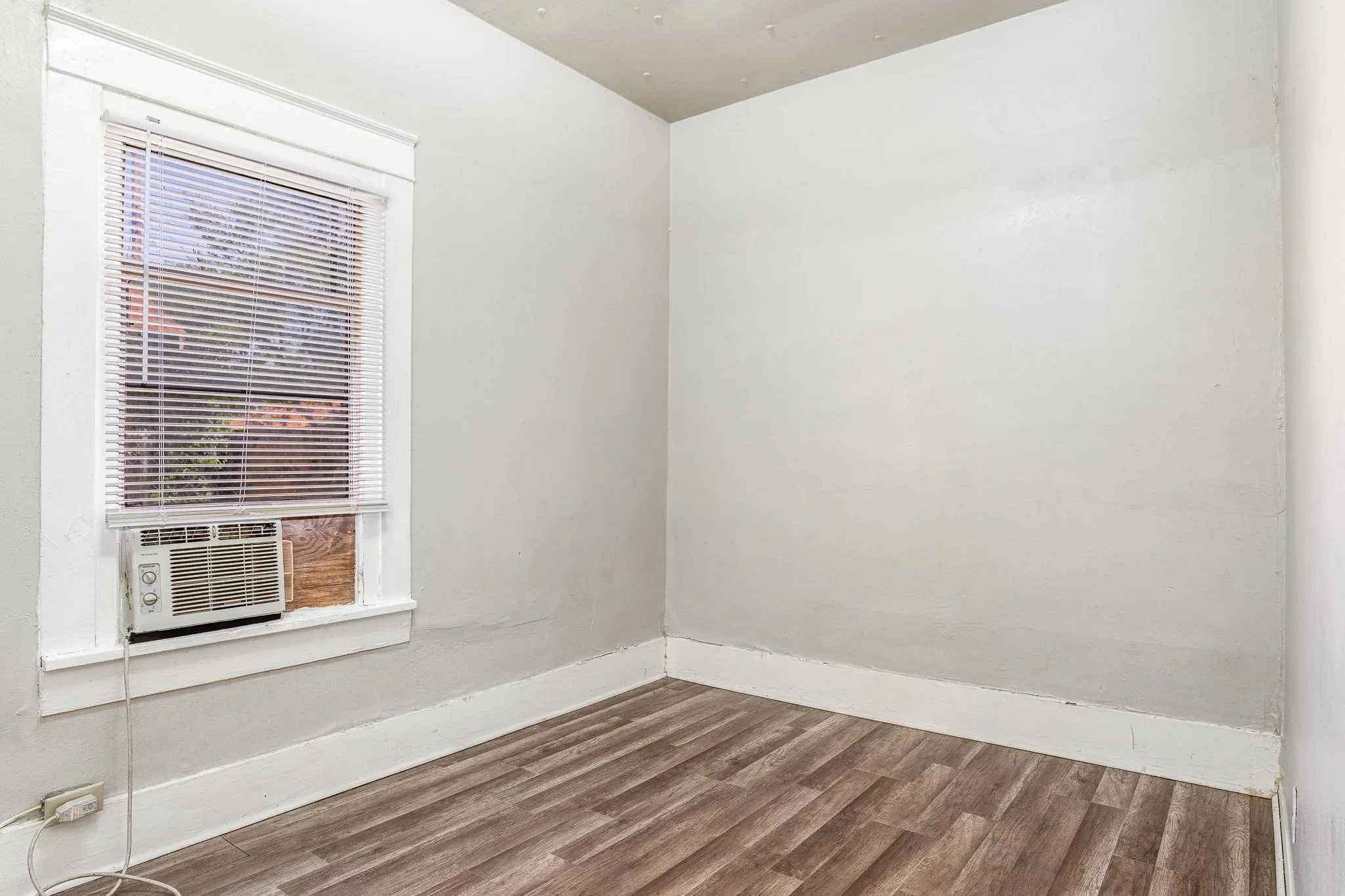 Duplex For Rent in Taylor County , 1835 S 8th Street, Abilene, Texas 79602, 1 Bedroom, 1 Bathroom, Garage spaces, 780 Sqft, built in 1939, mls#21402313, Real Estate Agent in Abilene, Homes For Rent in Taylor county, Homes For Rent in Abilene, Realtor in Abilene Texas, Real Estate Brokerage Independent Realty Texas, Luminita Cordes Realtor