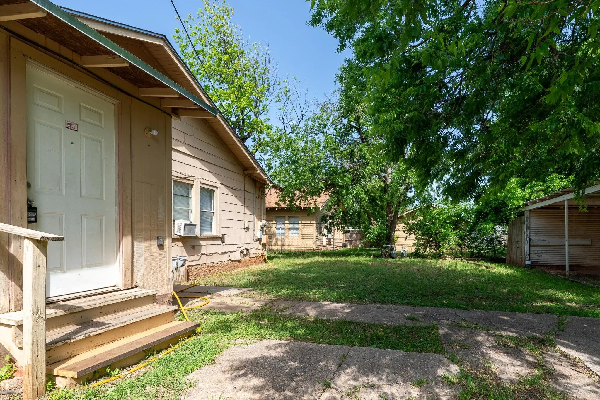 Duplex For Rent in Taylor County , 1835 S 8th Street, Abilene, Texas 79602, 1 Bedroom, 1 Bathroom, Garage spaces, 780 Sqft, built in 1939, mls#21402313, Real Estate Agent in Abilene, Homes For Rent in Taylor county, Homes For Rent in Abilene, Realtor in Abilene Texas, Real Estate Brokerage Independent Realty Texas, Luminita Cordes Realtor