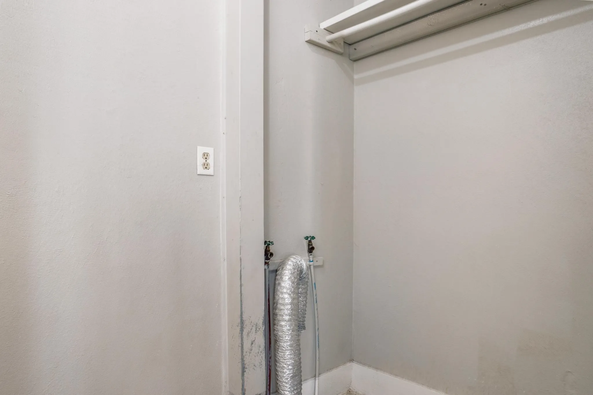 Duplex For Rent in Taylor County , 1835 S 8th Street, Abilene, Texas 79602, 1 Bedroom, 1 Bathroom, Garage spaces, 780 Sqft, built in 1939, mls#21402313, Real Estate Agent in Abilene, Homes For Rent in Taylor county, Homes For Rent in Abilene, Realtor in Abilene Texas, Real Estate Brokerage Independent Realty Texas, Luminita Cordes Realtor