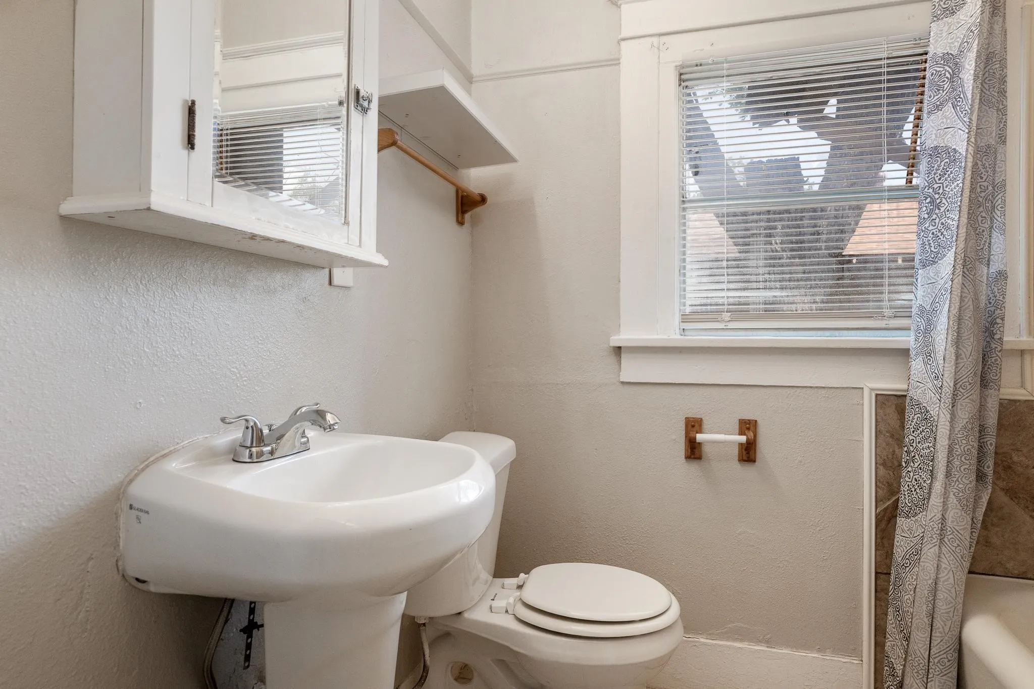 Duplex For Rent in Taylor County , 1835 S 8th Street, Abilene, Texas 79602, 1 Bedroom, 1 Bathroom, Garage spaces, 780 Sqft, built in 1939, mls#21402313, Real Estate Agent in Abilene, Homes For Rent in Taylor county, Homes For Rent in Abilene, Realtor in Abilene Texas, Real Estate Brokerage Independent Realty Texas, Luminita Cordes Realtor