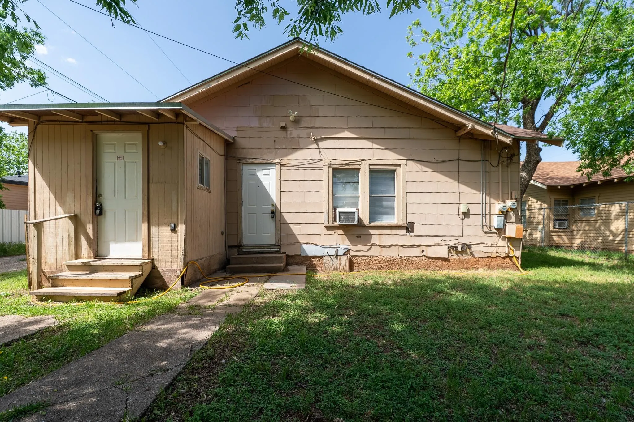 Duplex For Rent in Taylor County , 1835 S 8th Street, Abilene, Texas 79602, 1 Bedroom, 1 Bathroom, Garage spaces, 780 Sqft, built in 1939, mls#21402313, Real Estate Agent in Abilene, Homes For Rent in Taylor county, Homes For Rent in Abilene, Realtor in Abilene Texas, Real Estate Brokerage Independent Realty Texas, Luminita Cordes Realtor