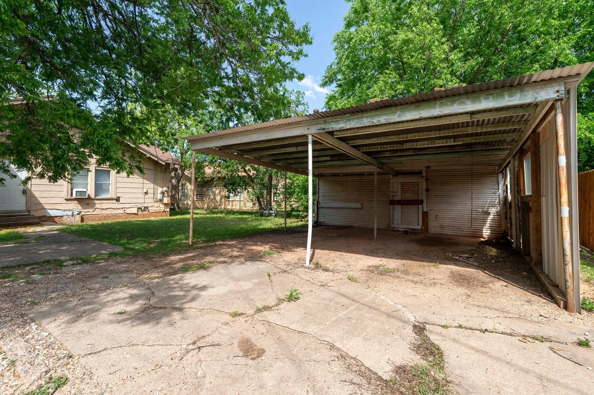 Duplex For Rent in Taylor County , 1835 S 8th Street, Abilene, Texas 79602, 1 Bedroom, 1 Bathroom, Garage spaces, 780 Sqft, built in 1939, mls#21402313, Real Estate Agent in Abilene, Homes For Rent in Taylor county, Homes For Rent in Abilene, Realtor in Abilene Texas, Real Estate Brokerage Independent Realty Texas, Luminita Cordes Realtor