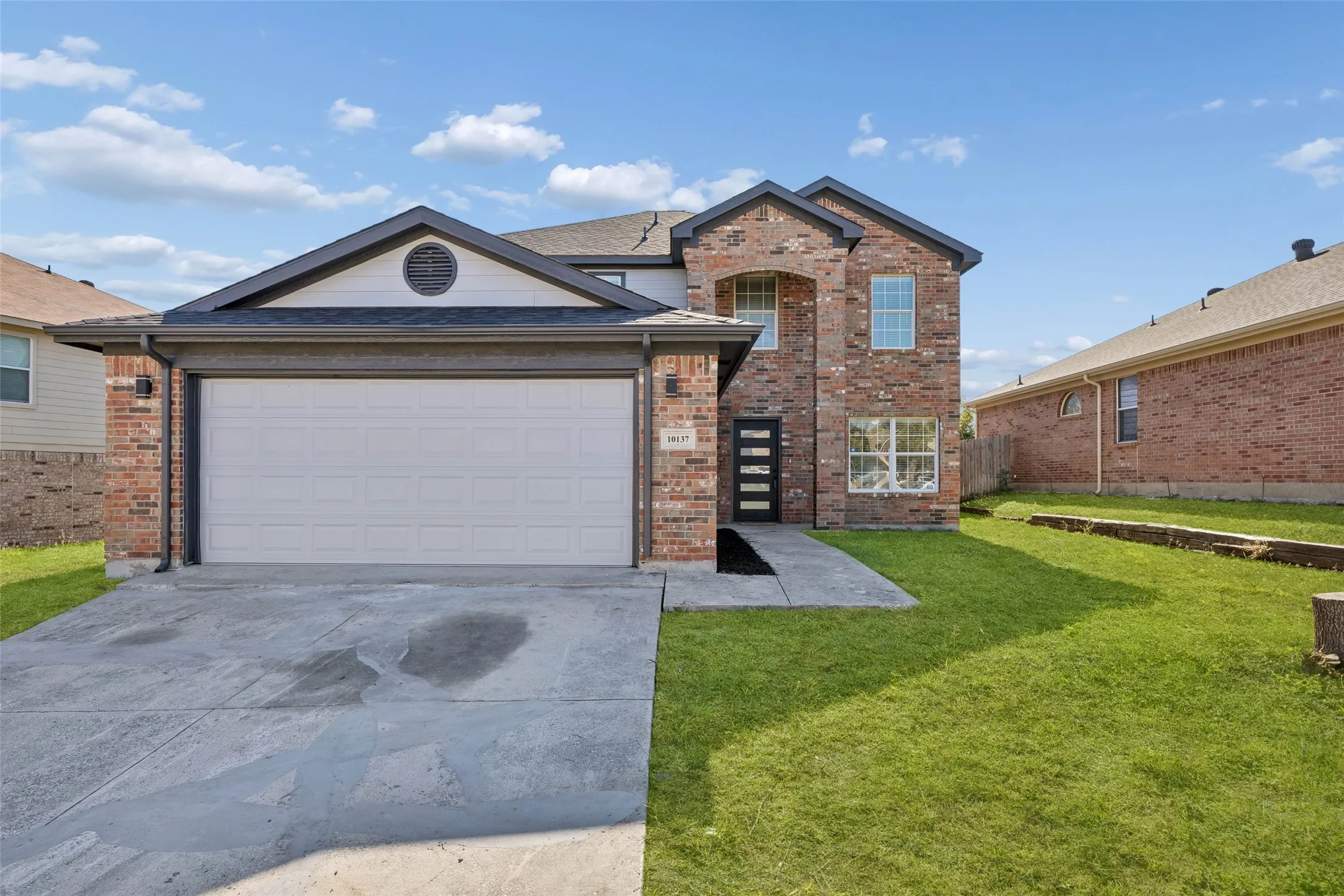 Single Family Residence For Sale in Tarrant County , 10137 Mount Pheasant Road, Fort Worth, Texas 76108, 4 Bedroom, 3 Bathroom, 2 Garage spaces, 2,728 Sqft, built in 2005, mls#21401356, Real Estate Agent in Fort Worth, Homes For Sale in Tarrant county, Homes For Sale in Fort Worth, Realtor in Fort Worth Texas, Real Estate Brokerage Independent Realty Texas, Luminita Cordes Realtor