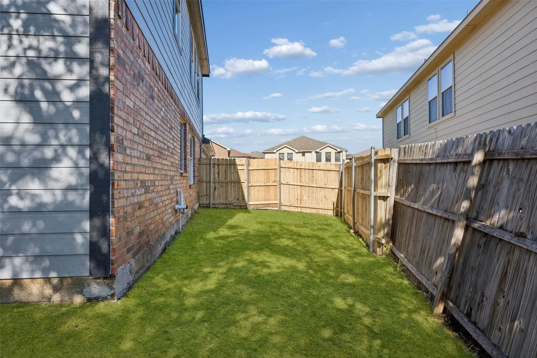 Single Family Residence For Sale in Tarrant County , 10137 Mount Pheasant Road, Fort Worth, Texas 76108, 4 Bedroom, 3 Bathroom, 2 Garage spaces, 2,728 Sqft, built in 2005, mls#21401356, Real Estate Agent in Fort Worth, Homes For Sale in Tarrant county, Homes For Sale in Fort Worth, Realtor in Fort Worth Texas, Real Estate Brokerage Independent Realty Texas, Luminita Cordes Realtor