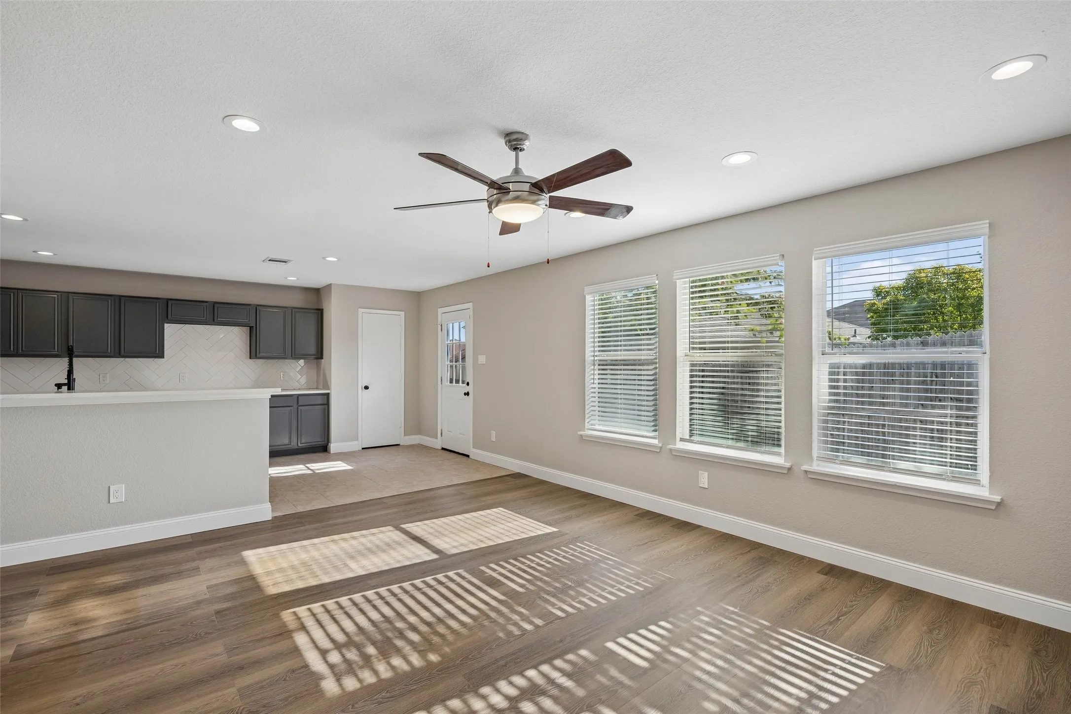 Single Family Residence For Sale in Tarrant County , 10137 Mount Pheasant Road, Fort Worth, Texas 76108, 4 Bedroom, 3 Bathroom, 2 Garage spaces, 2,728 Sqft, built in 2005, mls#21401356, Real Estate Agent in Fort Worth, Homes For Sale in Tarrant county, Homes For Sale in Fort Worth, Realtor in Fort Worth Texas, Real Estate Brokerage Independent Realty Texas, Luminita Cordes Realtor