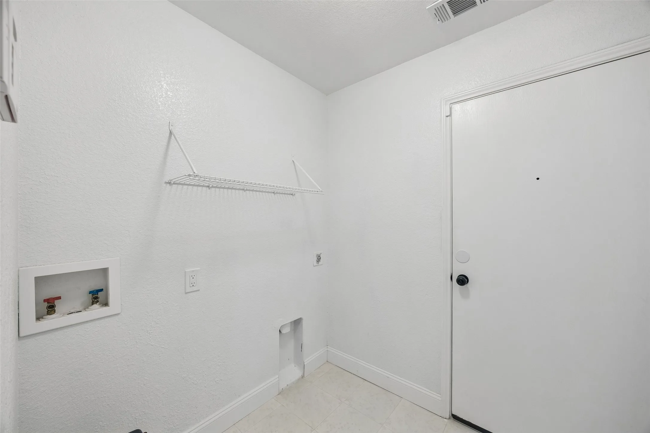 Single Family Residence For Sale in Tarrant County , 10137 Mount Pheasant Road, Fort Worth, Texas 76108, 4 Bedroom, 3 Bathroom, 2 Garage spaces, 2,728 Sqft, built in 2005, mls#21401356, Real Estate Agent in Fort Worth, Homes For Sale in Tarrant county, Homes For Sale in Fort Worth, Realtor in Fort Worth Texas, Real Estate Brokerage Independent Realty Texas, Luminita Cordes Realtor