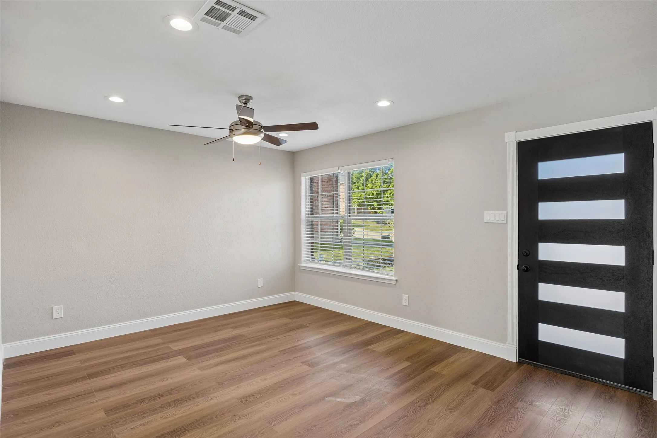 Single Family Residence For Sale in Tarrant County , 10137 Mount Pheasant Road, Fort Worth, Texas 76108, 4 Bedroom, 3 Bathroom, 2 Garage spaces, 2,728 Sqft, built in 2005, mls#21401356, Real Estate Agent in Fort Worth, Homes For Sale in Tarrant county, Homes For Sale in Fort Worth, Realtor in Fort Worth Texas, Real Estate Brokerage Independent Realty Texas, Luminita Cordes Realtor