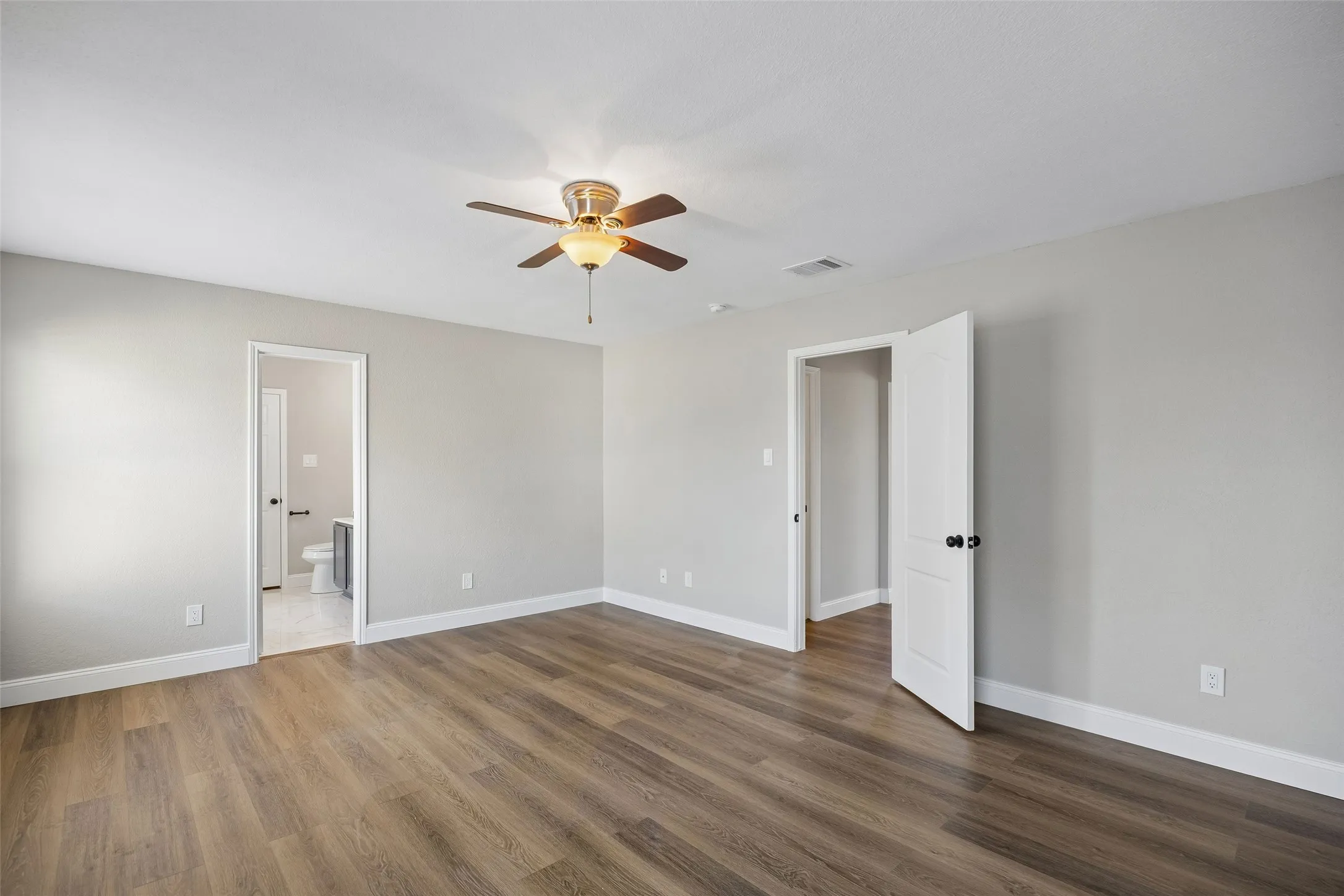 Single Family Residence For Sale in Tarrant County , 10137 Mount Pheasant Road, Fort Worth, Texas 76108, 4 Bedroom, 3 Bathroom, 2 Garage spaces, 2,728 Sqft, built in 2005, mls#21401356, Real Estate Agent in Fort Worth, Homes For Sale in Tarrant county, Homes For Sale in Fort Worth, Realtor in Fort Worth Texas, Real Estate Brokerage Independent Realty Texas, Luminita Cordes Realtor