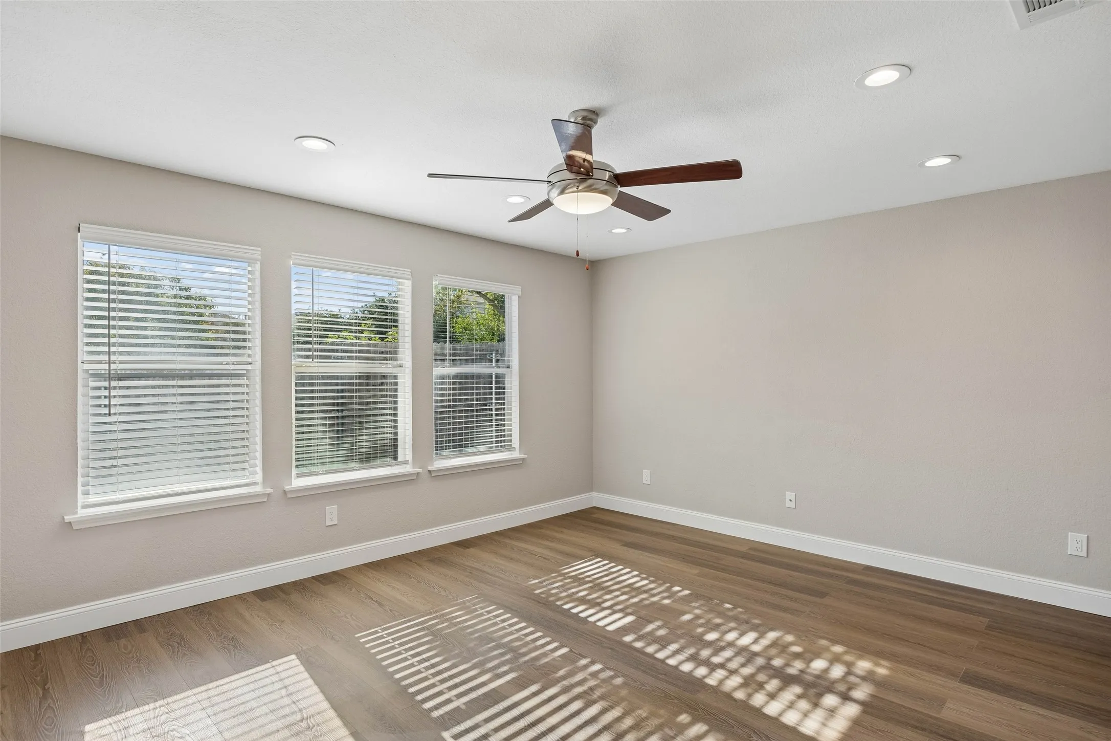 Single Family Residence For Sale in Tarrant County , 10137 Mount Pheasant Road, Fort Worth, Texas 76108, 4 Bedroom, 3 Bathroom, 2 Garage spaces, 2,728 Sqft, built in 2005, mls#21401356, Real Estate Agent in Fort Worth, Homes For Sale in Tarrant county, Homes For Sale in Fort Worth, Realtor in Fort Worth Texas, Real Estate Brokerage Independent Realty Texas, Luminita Cordes Realtor
