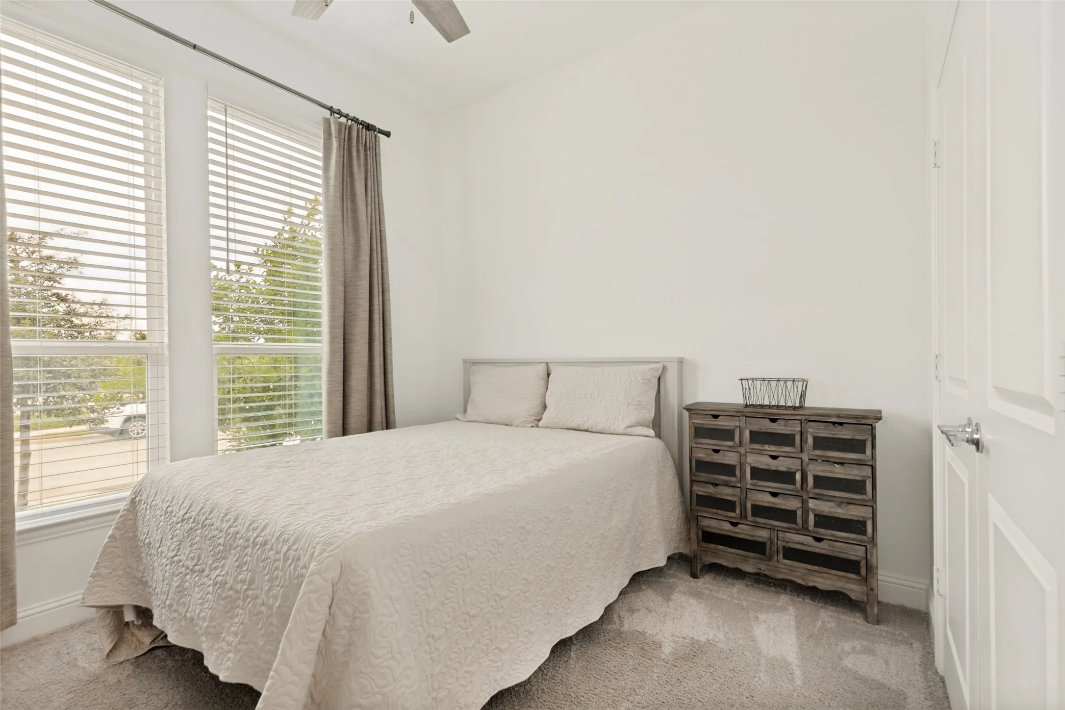 Single Family Residence For Sale in Denton County , 229 Savannah Lane, Oak Point, Texas 75068, 3 Bedroom, 3 Bathroom, 3 Garage spaces, 2,204 Sqft, built in 2022, mls#21402321, Real Estate Agent in Oak Point, Homes For Sale in Denton county, Homes For Sale in Oak Point, Realtor in Oak Point Texas, Real Estate Brokerage Independent Realty Texas, Luminita Cordes Realtor