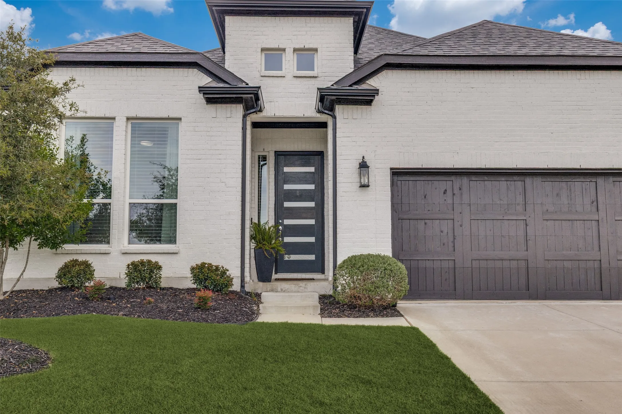 Single Family Residence For Sale in Denton County , 229 Savannah Lane, Oak Point, Texas 75068, 3 Bedroom, 3 Bathroom, 3 Garage spaces, 2,204 Sqft, built in 2022, mls#21402321, Real Estate Agent in Oak Point, Homes For Sale in Denton county, Homes For Sale in Oak Point, Realtor in Oak Point Texas, Real Estate Brokerage Independent Realty Texas, Luminita Cordes Realtor