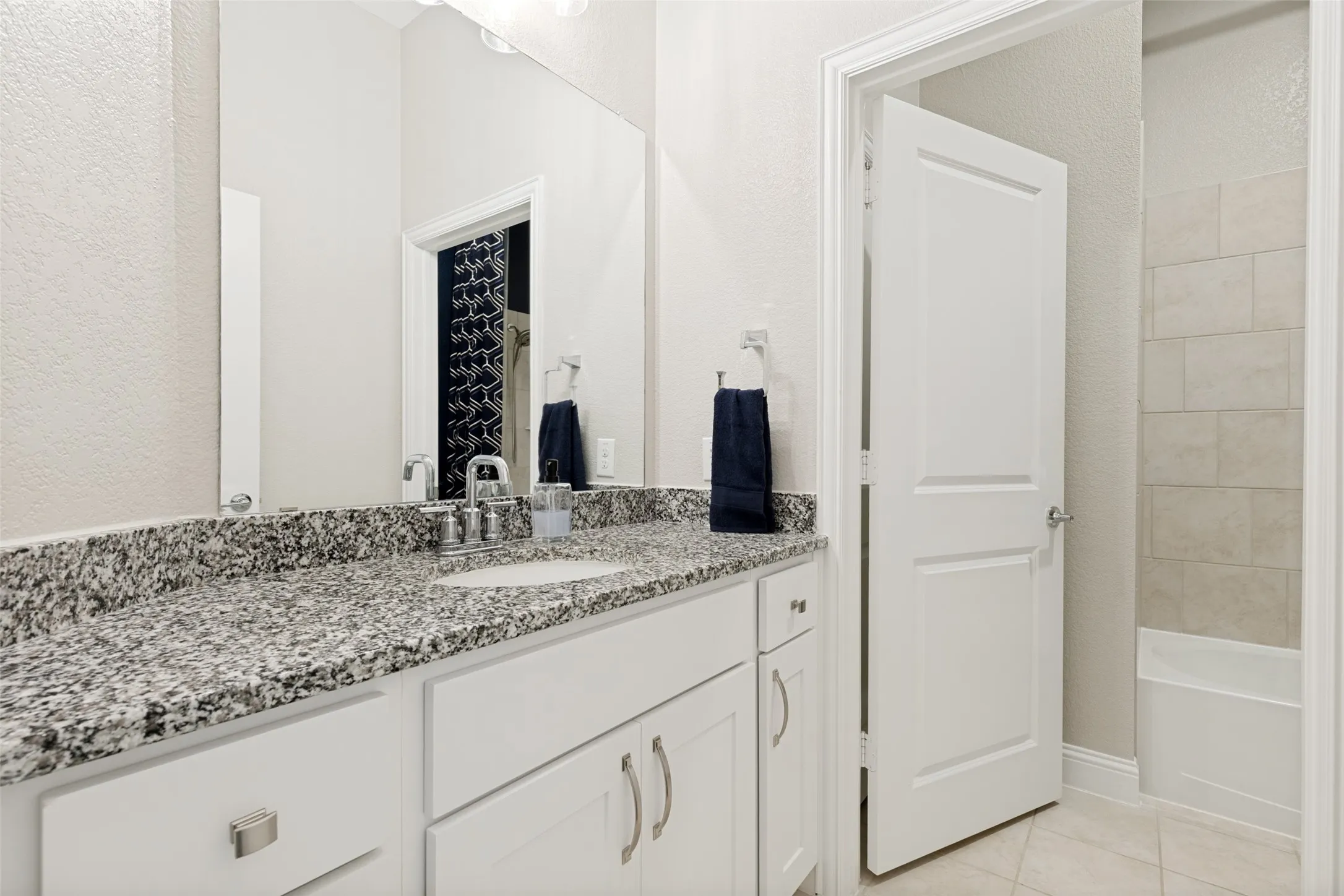 Single Family Residence For Sale in Denton County , 229 Savannah Lane, Oak Point, Texas 75068, 3 Bedroom, 3 Bathroom, 3 Garage spaces, 2,204 Sqft, built in 2022, mls#21402321, Real Estate Agent in Oak Point, Homes For Sale in Denton county, Homes For Sale in Oak Point, Realtor in Oak Point Texas, Real Estate Brokerage Independent Realty Texas, Luminita Cordes Realtor