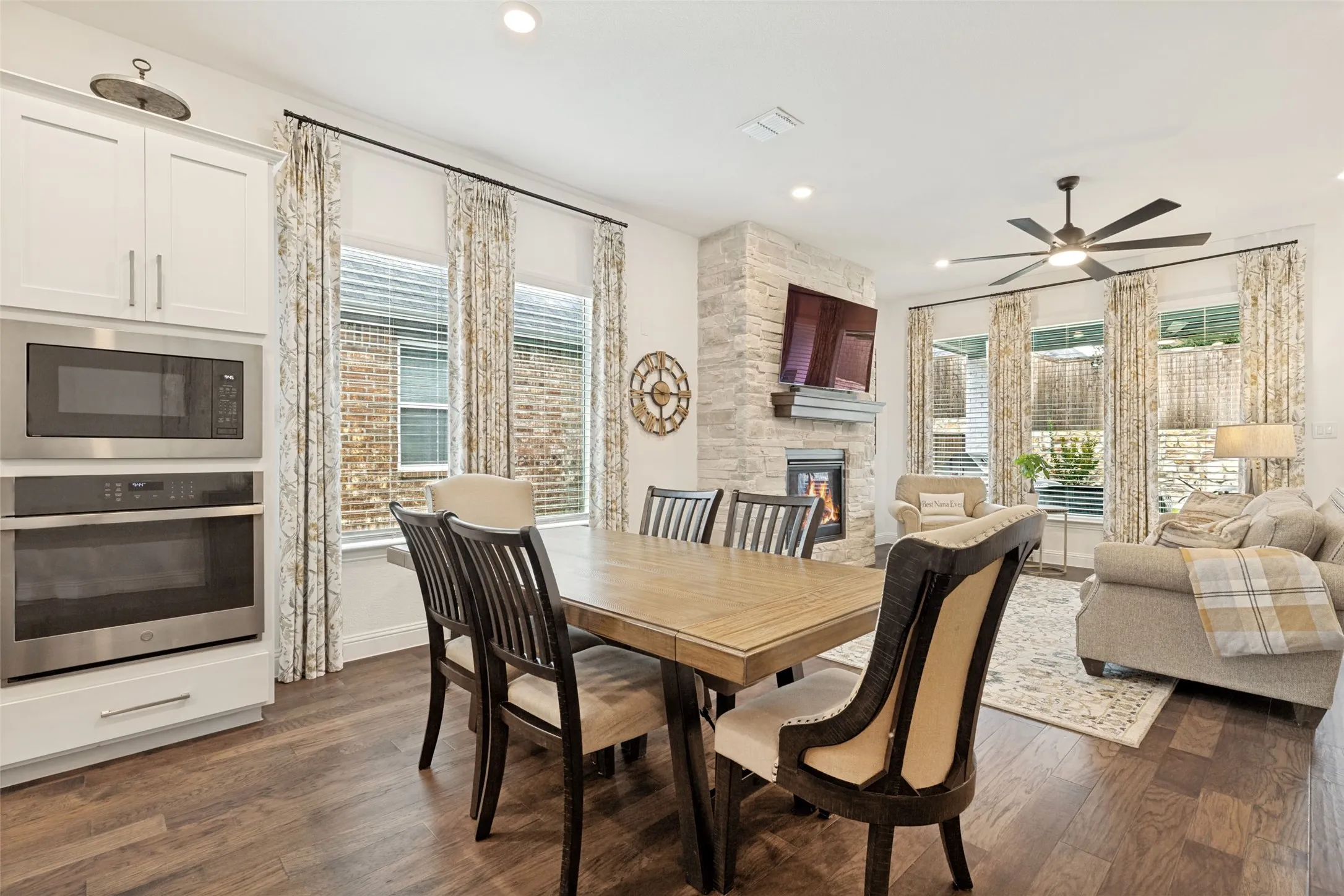 Single Family Residence For Sale in Denton County , 229 Savannah Lane, Oak Point, Texas 75068, 3 Bedroom, 3 Bathroom, 3 Garage spaces, 2,204 Sqft, built in 2022, mls#21402321, Real Estate Agent in Oak Point, Homes For Sale in Denton county, Homes For Sale in Oak Point, Realtor in Oak Point Texas, Real Estate Brokerage Independent Realty Texas, Luminita Cordes Realtor