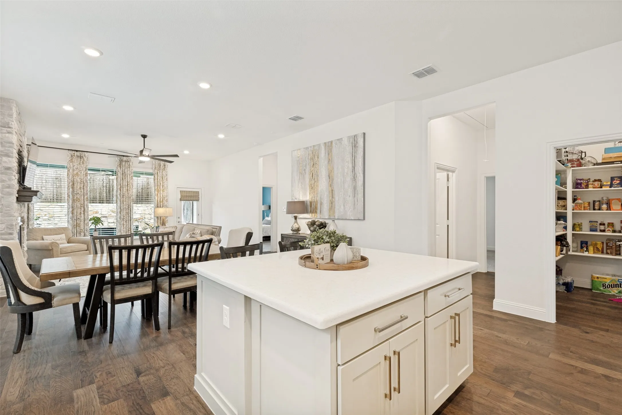 Single Family Residence For Sale in Denton County , 229 Savannah Lane, Oak Point, Texas 75068, 3 Bedroom, 3 Bathroom, 3 Garage spaces, 2,204 Sqft, built in 2022, mls#21402321, Real Estate Agent in Oak Point, Homes For Sale in Denton county, Homes For Sale in Oak Point, Realtor in Oak Point Texas, Real Estate Brokerage Independent Realty Texas, Luminita Cordes Realtor