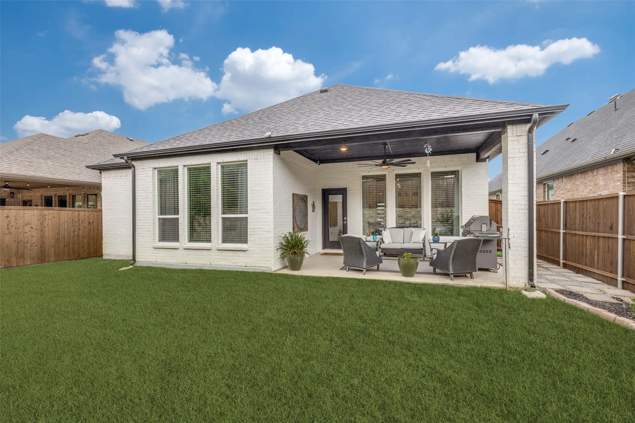 Single Family Residence For Sale in Denton County , 229 Savannah Lane, Oak Point, Texas 75068, 3 Bedroom, 3 Bathroom, 3 Garage spaces, 2,204 Sqft, built in 2022, mls#21402321, Real Estate Agent in Oak Point, Homes For Sale in Denton county, Homes For Sale in Oak Point, Realtor in Oak Point Texas, Real Estate Brokerage Independent Realty Texas, Luminita Cordes Realtor