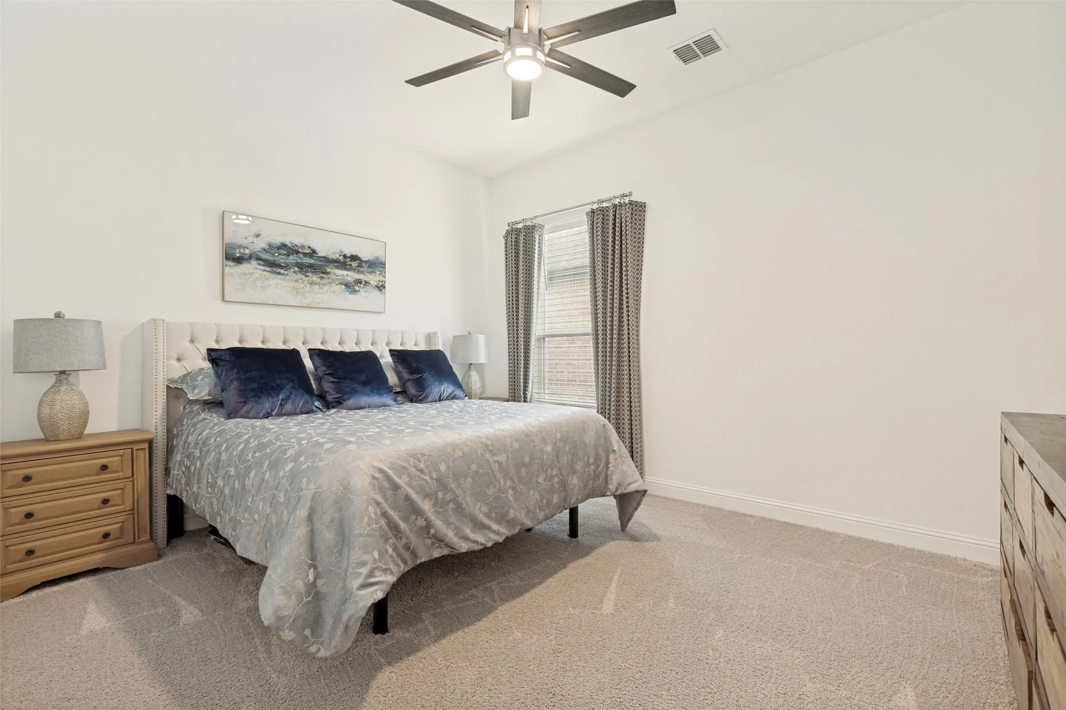 Single Family Residence For Sale in Denton County , 229 Savannah Lane, Oak Point, Texas 75068, 3 Bedroom, 3 Bathroom, 3 Garage spaces, 2,204 Sqft, built in 2022, mls#21402321, Real Estate Agent in Oak Point, Homes For Sale in Denton county, Homes For Sale in Oak Point, Realtor in Oak Point Texas, Real Estate Brokerage Independent Realty Texas, Luminita Cordes Realtor