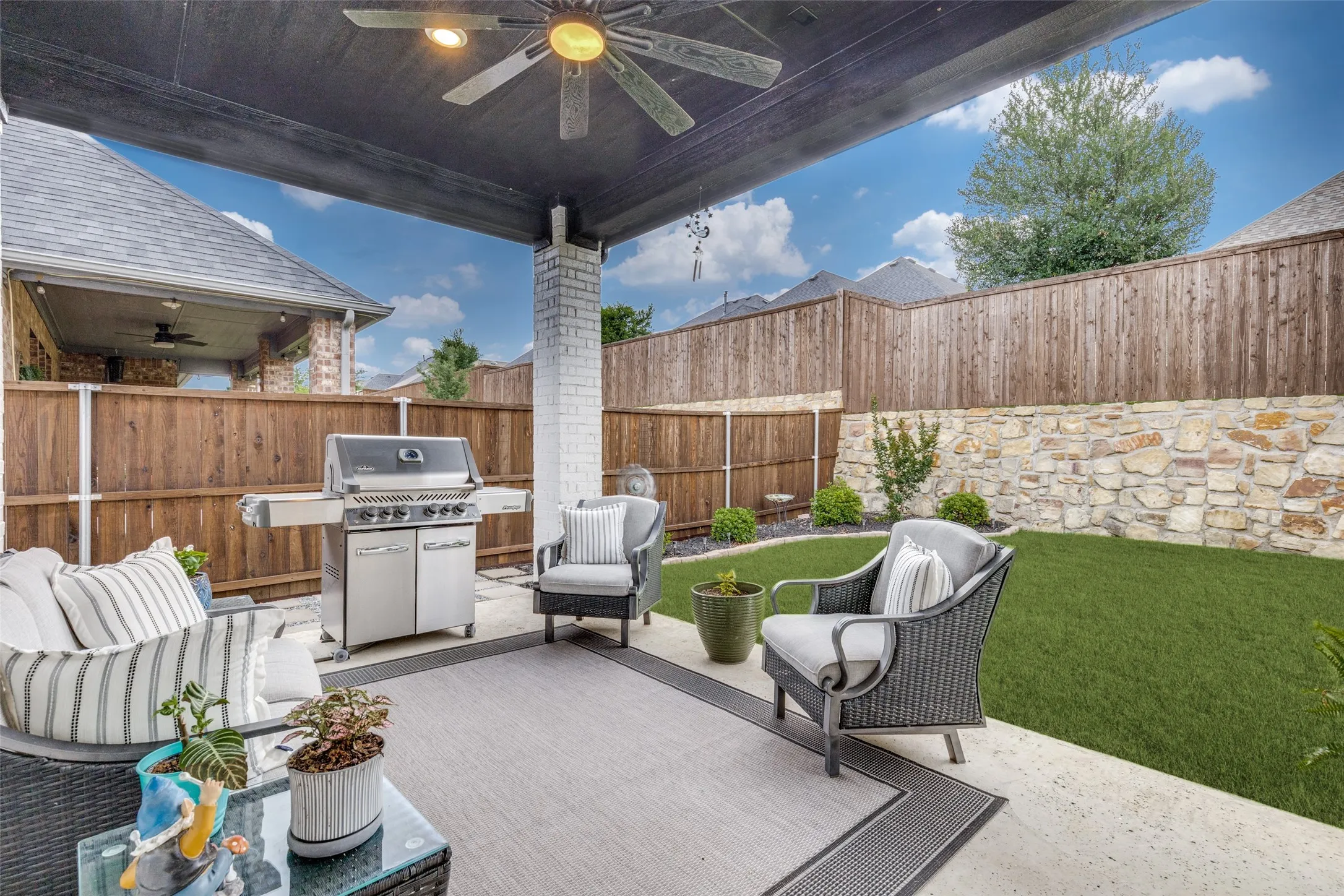 Single Family Residence For Sale in Denton County , 229 Savannah Lane, Oak Point, Texas 75068, 3 Bedroom, 3 Bathroom, 3 Garage spaces, 2,204 Sqft, built in 2022, mls#21402321, Real Estate Agent in Oak Point, Homes For Sale in Denton county, Homes For Sale in Oak Point, Realtor in Oak Point Texas, Real Estate Brokerage Independent Realty Texas, Luminita Cordes Realtor