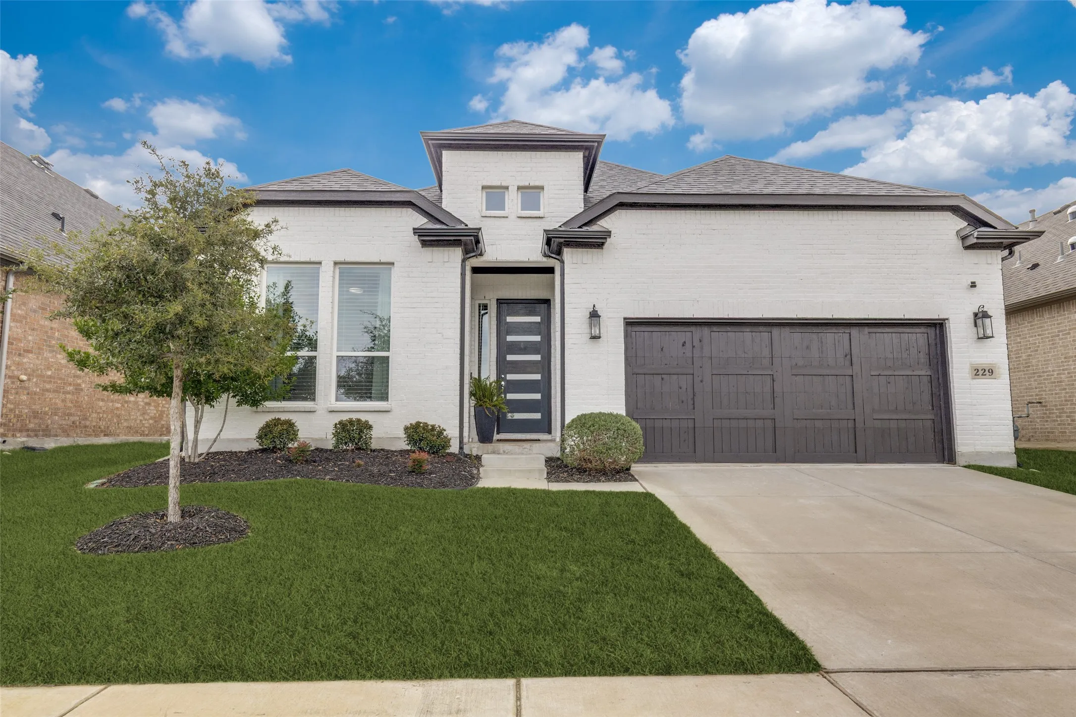 Single Family Residence For Sale in Denton County , 229 Savannah Lane, Oak Point, Texas 75068, 3 Bedroom, 3 Bathroom, 3 Garage spaces, 2,204 Sqft, built in 2022, mls#21402321, Real Estate Agent in Oak Point, Homes For Sale in Denton county, Homes For Sale in Oak Point, Realtor in Oak Point Texas, Real Estate Brokerage Independent Realty Texas, Luminita Cordes Realtor