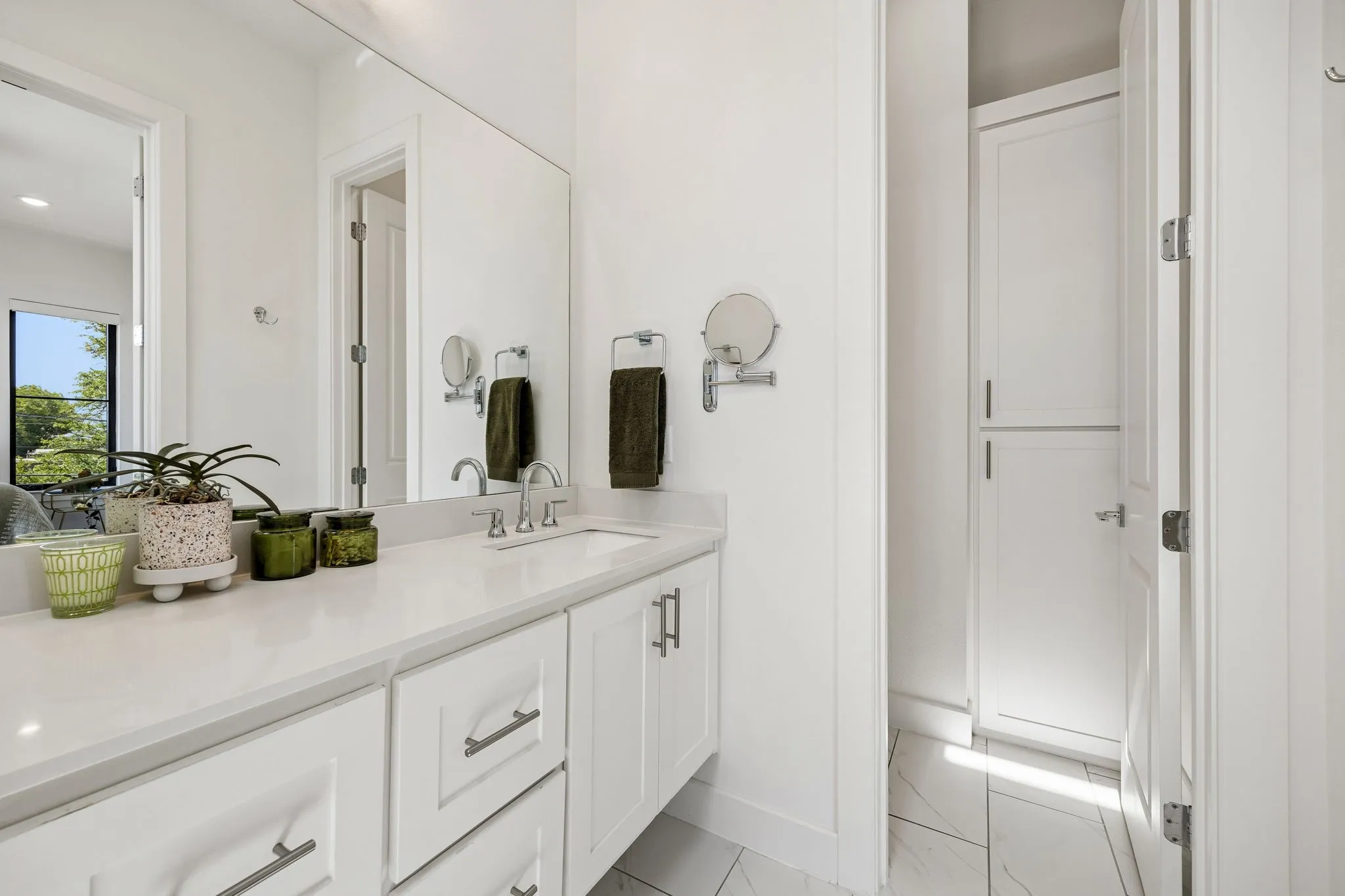 Condominium For Rent in Dallas County , 737 N Zang Boulevard 103, Dallas, Texas 75208, 3 Bedroom, 4 Bathroom, 2 Garage spaces, 1,919 Sqft, built in 2020, mls#21402316, Real Estate Agent in Dallas, Homes For Rent in Dallas county, Homes For Rent in Dallas, Realtor in Dallas Texas, Real Estate Brokerage Independent Realty Texas, Luminita Cordes Realtor