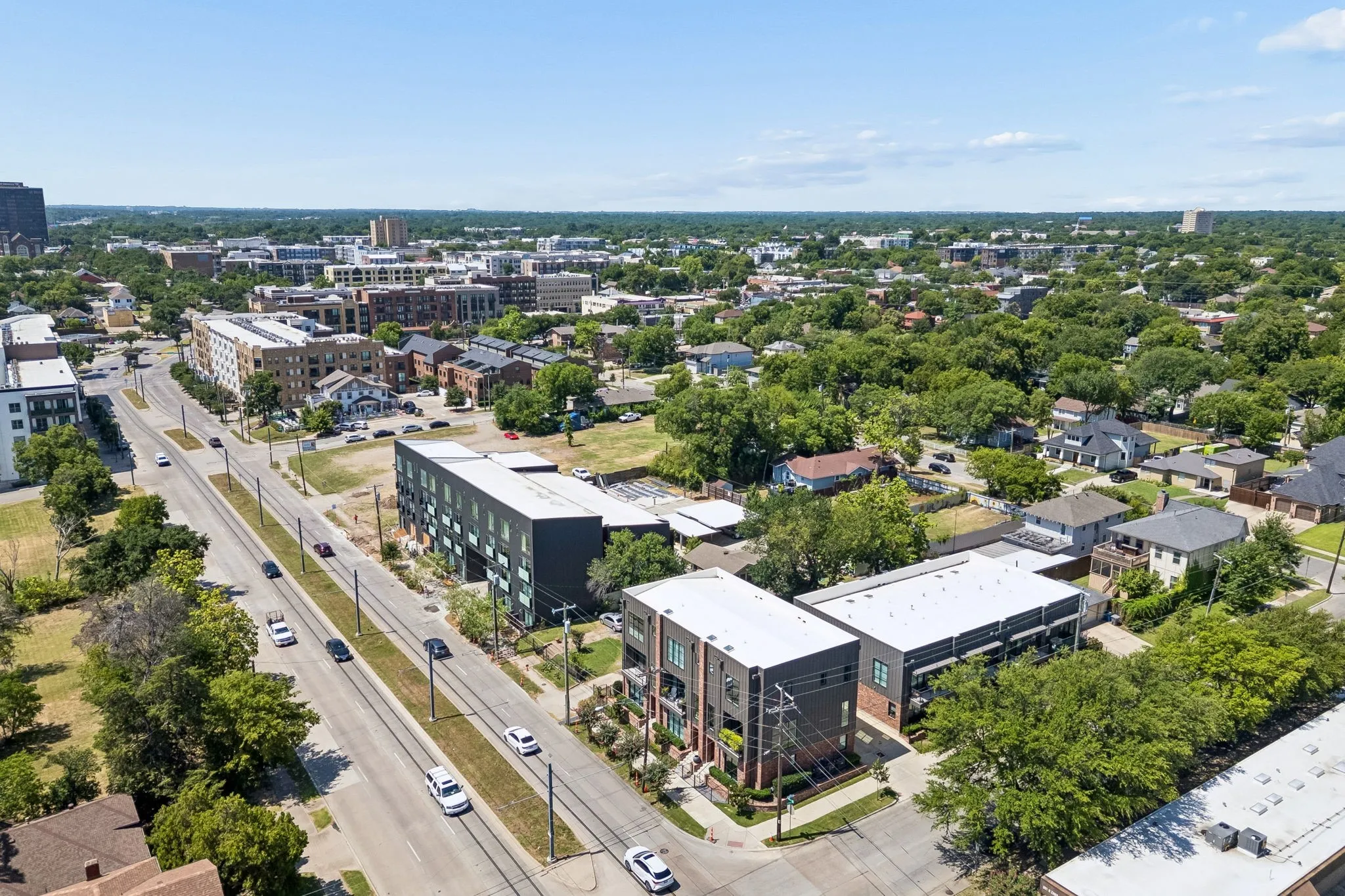 Condominium For Rent in Dallas County , 737 N Zang Boulevard 103, Dallas, Texas 75208, 3 Bedroom, 4 Bathroom, 2 Garage spaces, 1,919 Sqft, built in 2020, mls#21402316, Real Estate Agent in Dallas, Homes For Rent in Dallas county, Homes For Rent in Dallas, Realtor in Dallas Texas, Real Estate Brokerage Independent Realty Texas, Luminita Cordes Realtor