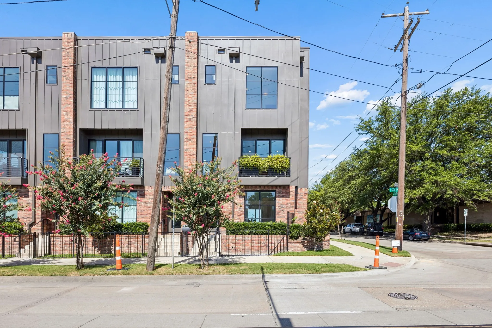 Condominium For Rent in Dallas County , 737 N Zang Boulevard 103, Dallas, Texas 75208, 3 Bedroom, 4 Bathroom, 2 Garage spaces, 1,919 Sqft, built in 2020, mls#21402316, Real Estate Agent in Dallas, Homes For Rent in Dallas county, Homes For Rent in Dallas, Realtor in Dallas Texas, Real Estate Brokerage Independent Realty Texas, Luminita Cordes Realtor