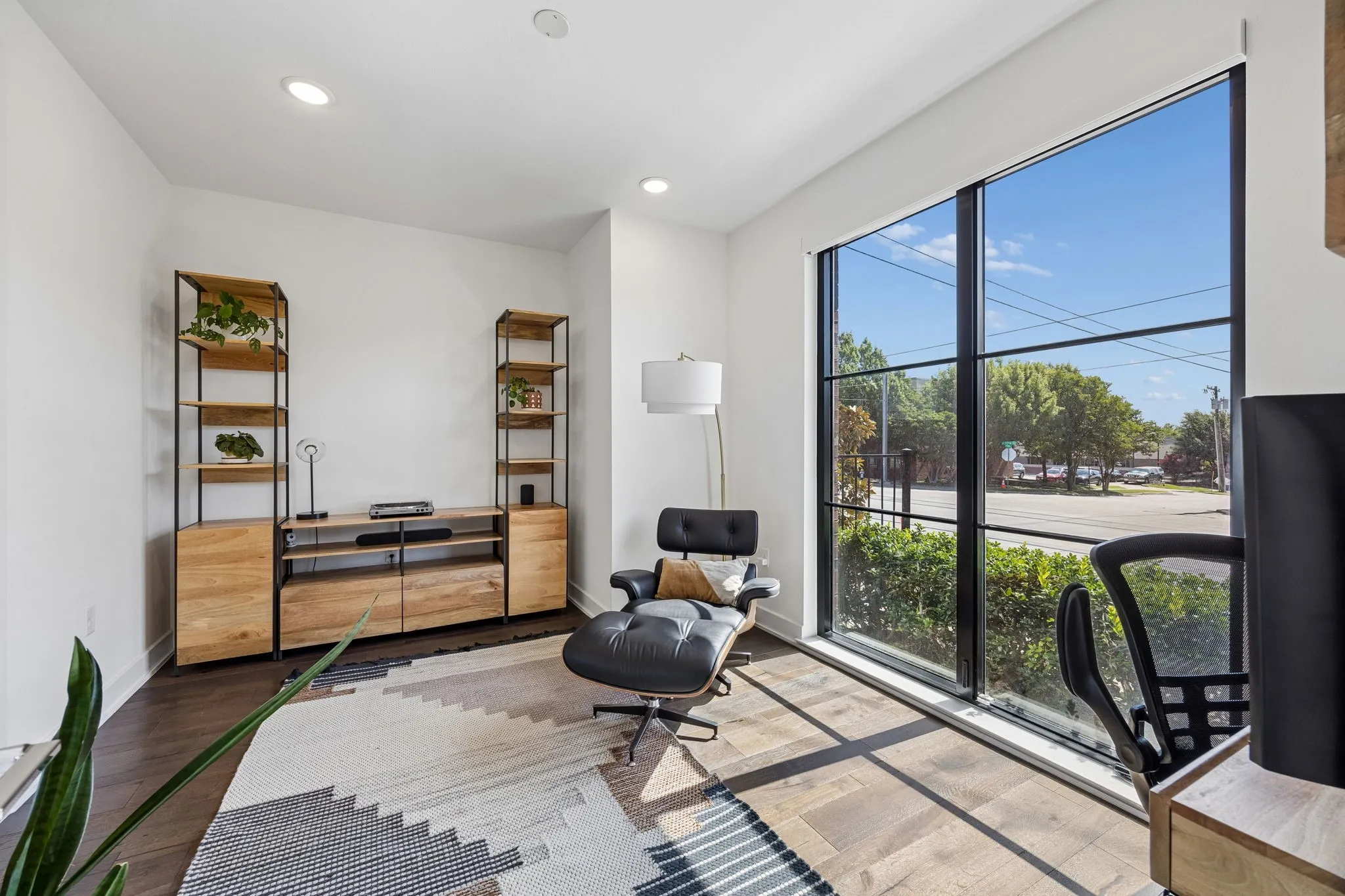 Condominium For Rent in Dallas County , 737 N Zang Boulevard 103, Dallas, Texas 75208, 3 Bedroom, 4 Bathroom, 2 Garage spaces, 1,919 Sqft, built in 2020, mls#21402316, Real Estate Agent in Dallas, Homes For Rent in Dallas county, Homes For Rent in Dallas, Realtor in Dallas Texas, Real Estate Brokerage Independent Realty Texas, Luminita Cordes Realtor