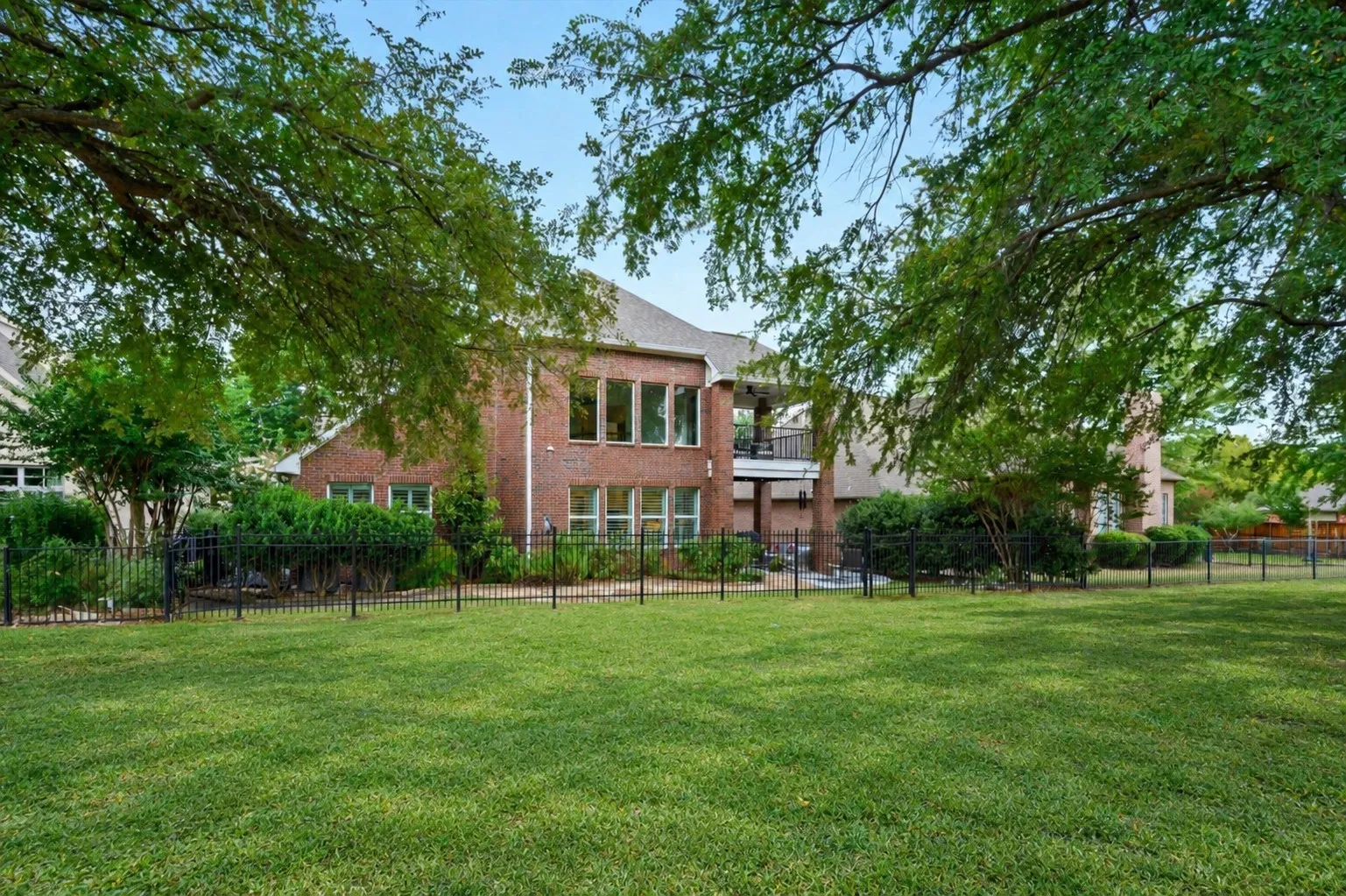 Single Family Residence For Sale in Collin County , 2005 Hillcrest Court, Mc Kinney, Texas 75072, 4 Bedroom, 4 Bathroom, 2 Garage spaces, 2,796 Sqft, built in 1997, mls#21402142, Real Estate Agent in Mc Kinney, Homes For Sale in Collin county, Homes For Sale in Mc Kinney, Realtor in Mc Kinney Texas, Real Estate Brokerage Independent Realty Texas, Luminita Cordes Realtor