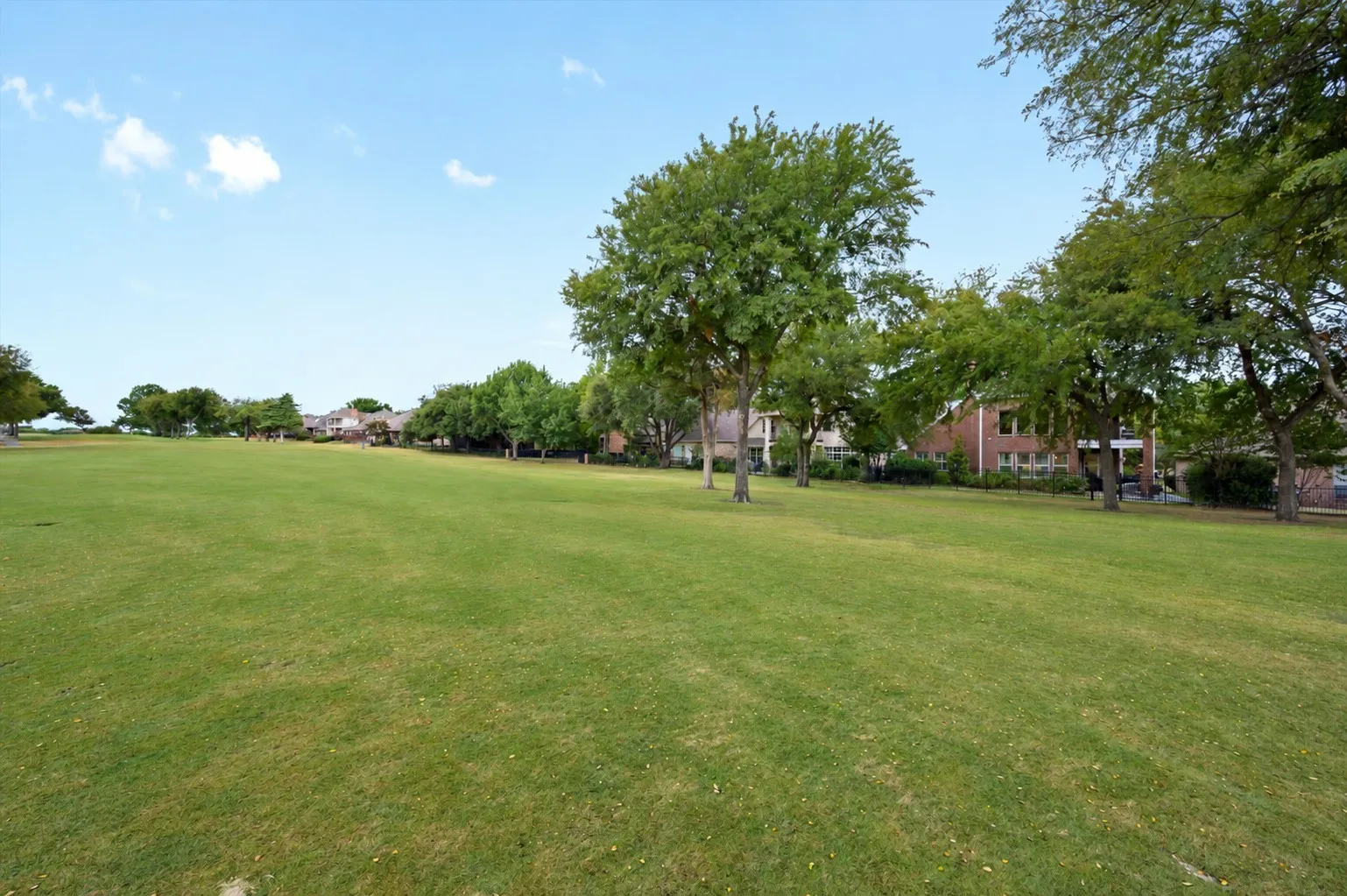 Single Family Residence For Sale in Collin County , 2005 Hillcrest Court, Mc Kinney, Texas 75072, 4 Bedroom, 4 Bathroom, 2 Garage spaces, 2,796 Sqft, built in 1997, mls#21402142, Real Estate Agent in Mc Kinney, Homes For Sale in Collin county, Homes For Sale in Mc Kinney, Realtor in Mc Kinney Texas, Real Estate Brokerage Independent Realty Texas, Luminita Cordes Realtor