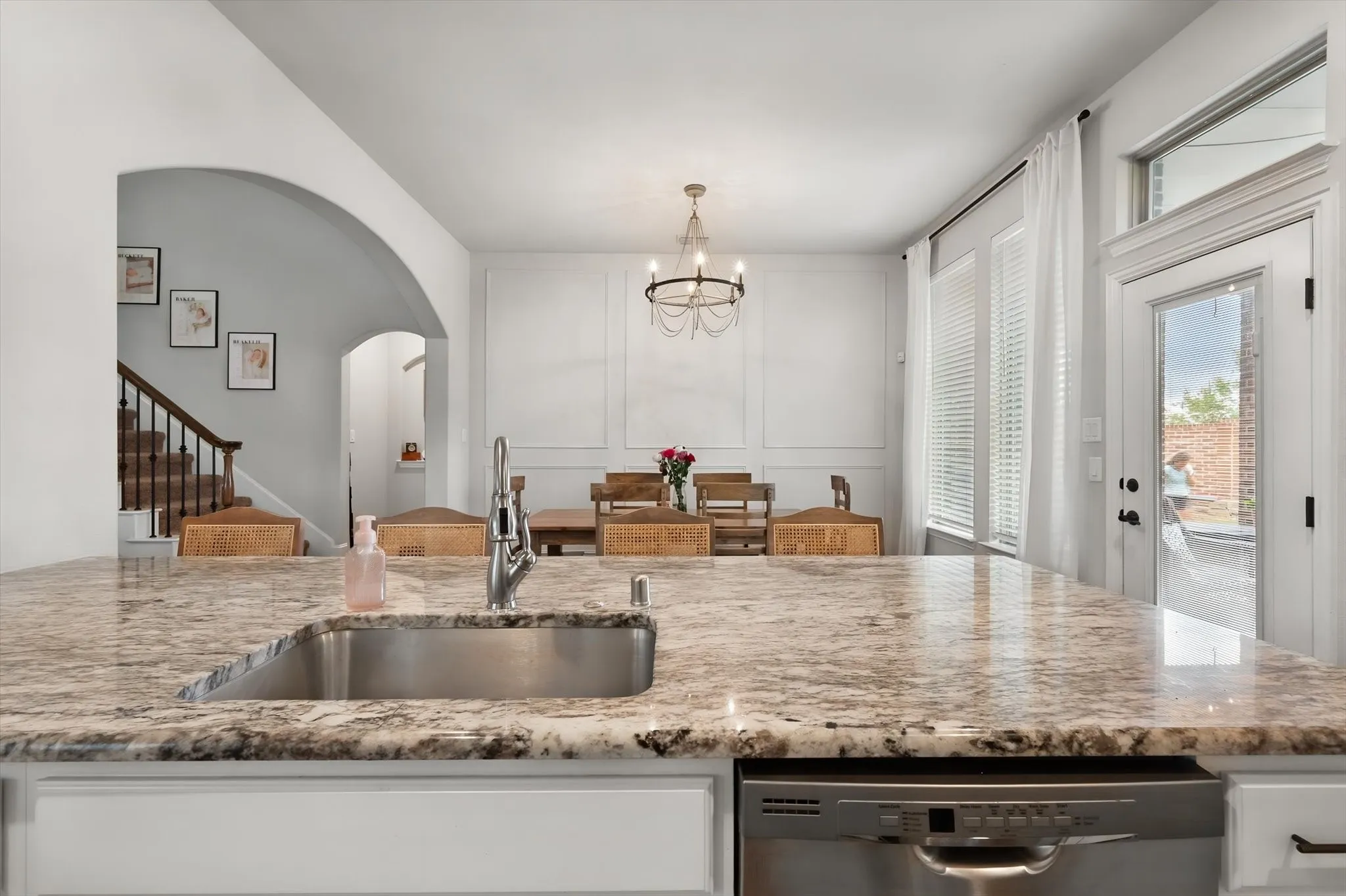 Single Family Residence For Sale in Johnson County , 2741 Thornhill Lane, Mansfield, Texas 76084, 5 Bedroom, 3 Bathroom, 2 Garage spaces, 2,995 Sqft, built in 2021, mls#21402014, Real Estate Agent in Mansfield, Homes For Sale in Johnson county, Homes For Sale in Mansfield, Realtor in Mansfield Texas, Real Estate Brokerage Independent Realty Texas, Luminita Cordes Realtor