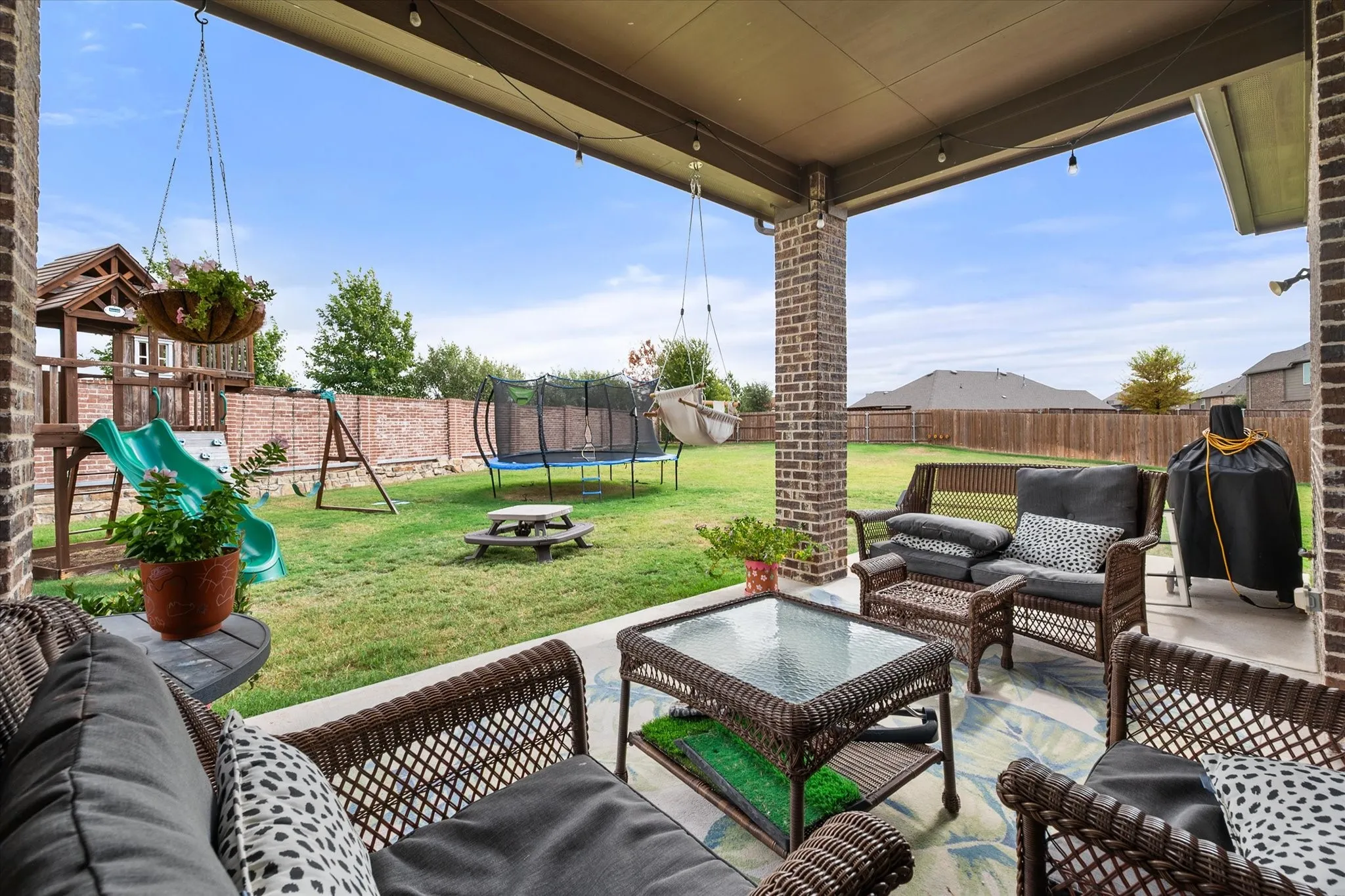 Single Family Residence For Sale in Johnson County , 2741 Thornhill Lane, Mansfield, Texas 76084, 5 Bedroom, 3 Bathroom, 2 Garage spaces, 2,995 Sqft, built in 2021, mls#21402014, Real Estate Agent in Mansfield, Homes For Sale in Johnson county, Homes For Sale in Mansfield, Realtor in Mansfield Texas, Real Estate Brokerage Independent Realty Texas, Luminita Cordes Realtor