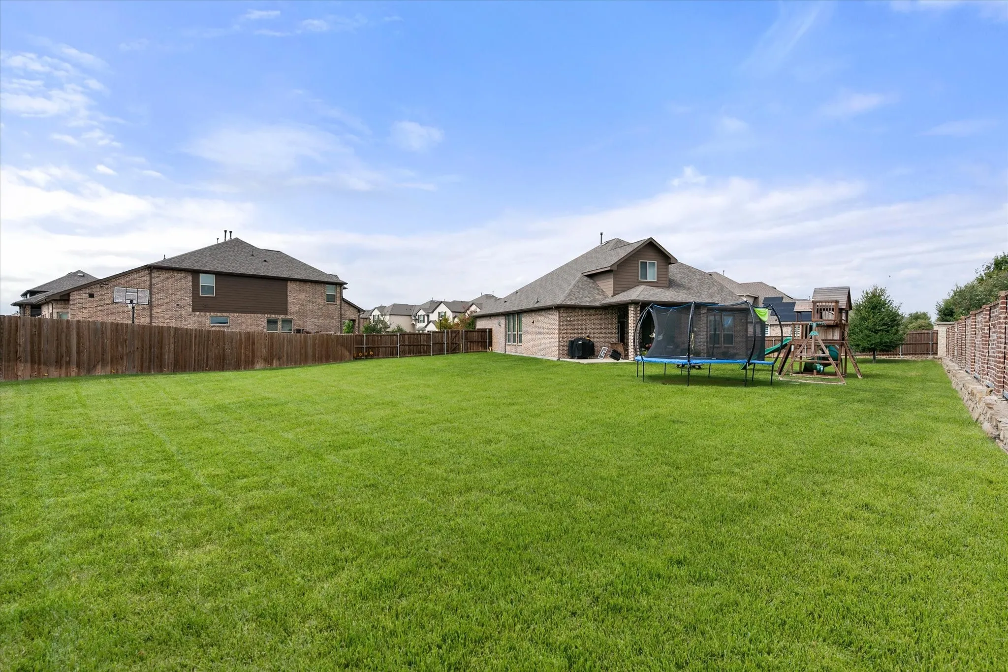Single Family Residence For Sale in Johnson County , 2741 Thornhill Lane, Mansfield, Texas 76084, 5 Bedroom, 3 Bathroom, 2 Garage spaces, 2,995 Sqft, built in 2021, mls#21402014, Real Estate Agent in Mansfield, Homes For Sale in Johnson county, Homes For Sale in Mansfield, Realtor in Mansfield Texas, Real Estate Brokerage Independent Realty Texas, Luminita Cordes Realtor
