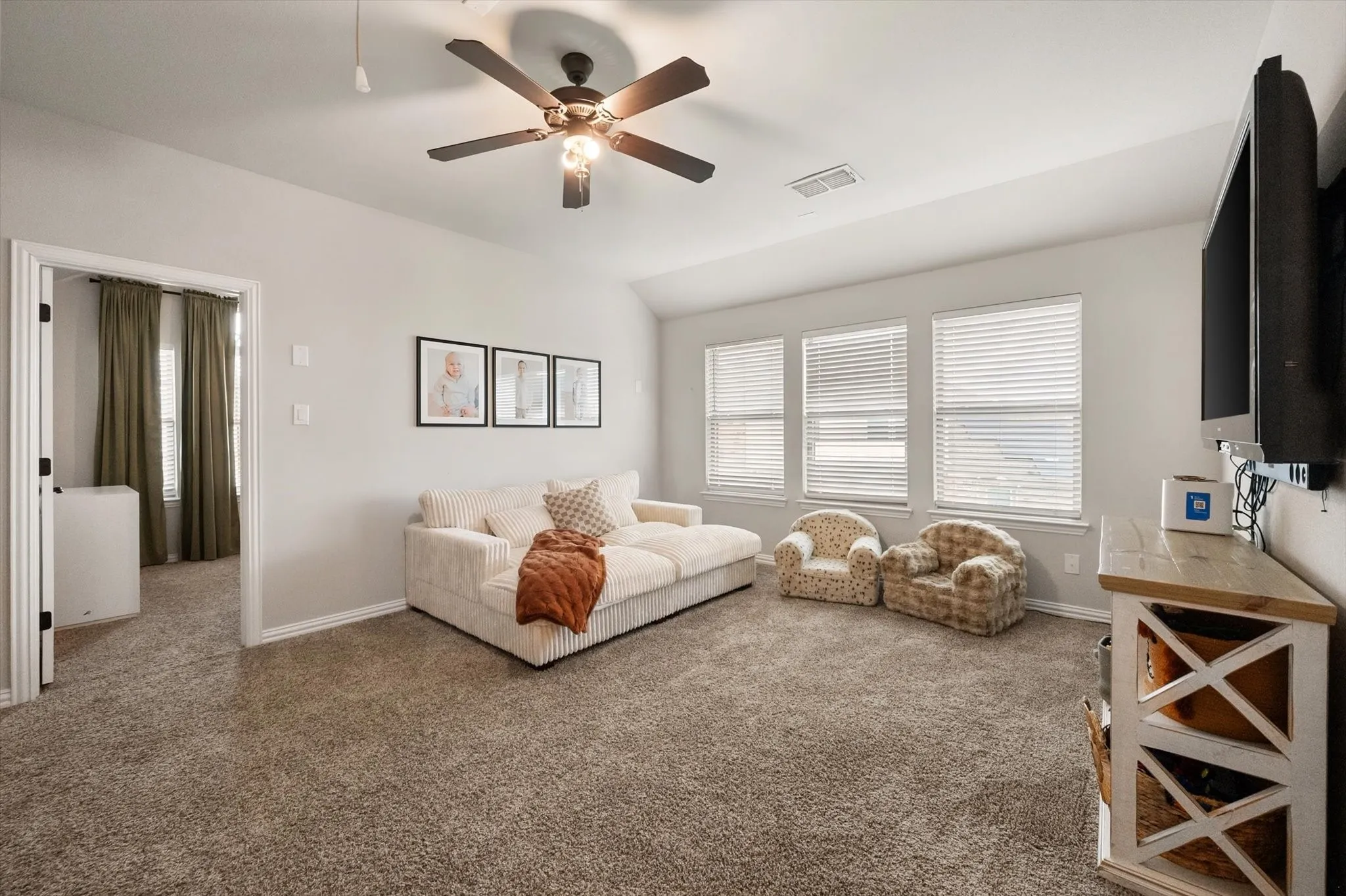 Single Family Residence For Sale in Johnson County , 2741 Thornhill Lane, Mansfield, Texas 76084, 5 Bedroom, 3 Bathroom, 2 Garage spaces, 2,995 Sqft, built in 2021, mls#21402014, Real Estate Agent in Mansfield, Homes For Sale in Johnson county, Homes For Sale in Mansfield, Realtor in Mansfield Texas, Real Estate Brokerage Independent Realty Texas, Luminita Cordes Realtor