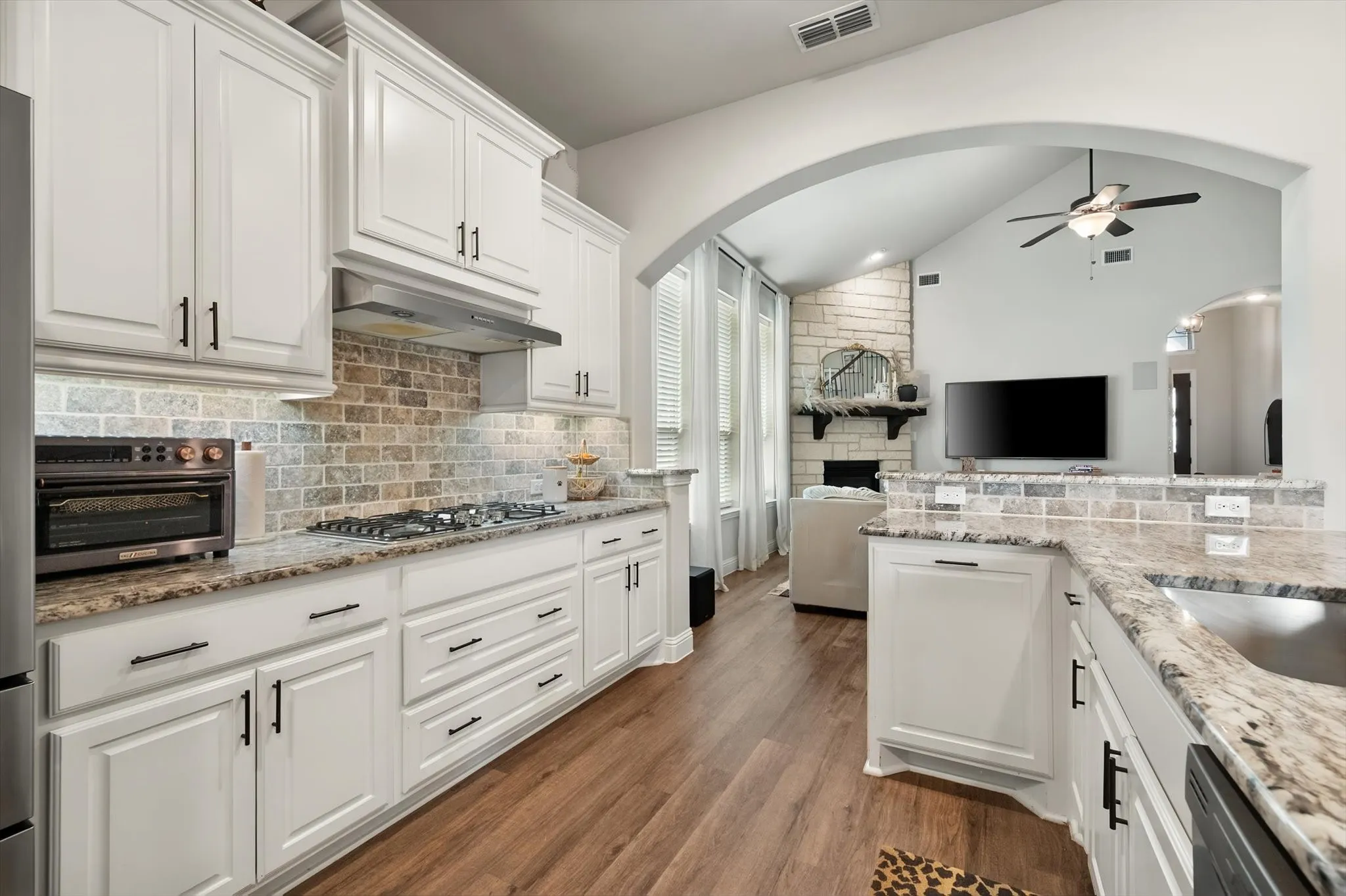 Single Family Residence For Sale in Johnson County , 2741 Thornhill Lane, Mansfield, Texas 76084, 5 Bedroom, 3 Bathroom, 2 Garage spaces, 2,995 Sqft, built in 2021, mls#21402014, Real Estate Agent in Mansfield, Homes For Sale in Johnson county, Homes For Sale in Mansfield, Realtor in Mansfield Texas, Real Estate Brokerage Independent Realty Texas, Luminita Cordes Realtor