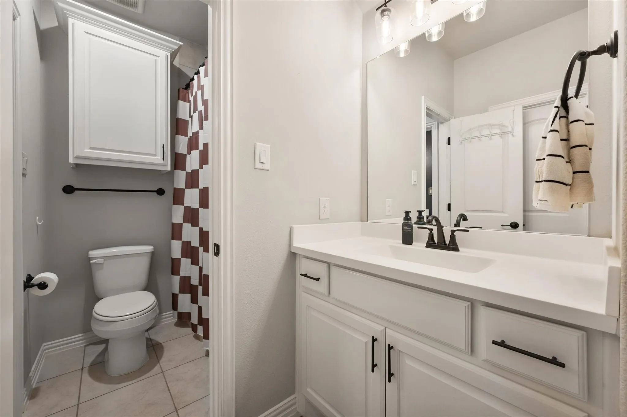 Single Family Residence For Sale in Johnson County , 2741 Thornhill Lane, Mansfield, Texas 76084, 5 Bedroom, 3 Bathroom, 2 Garage spaces, 2,995 Sqft, built in 2021, mls#21402014, Real Estate Agent in Mansfield, Homes For Sale in Johnson county, Homes For Sale in Mansfield, Realtor in Mansfield Texas, Real Estate Brokerage Independent Realty Texas, Luminita Cordes Realtor