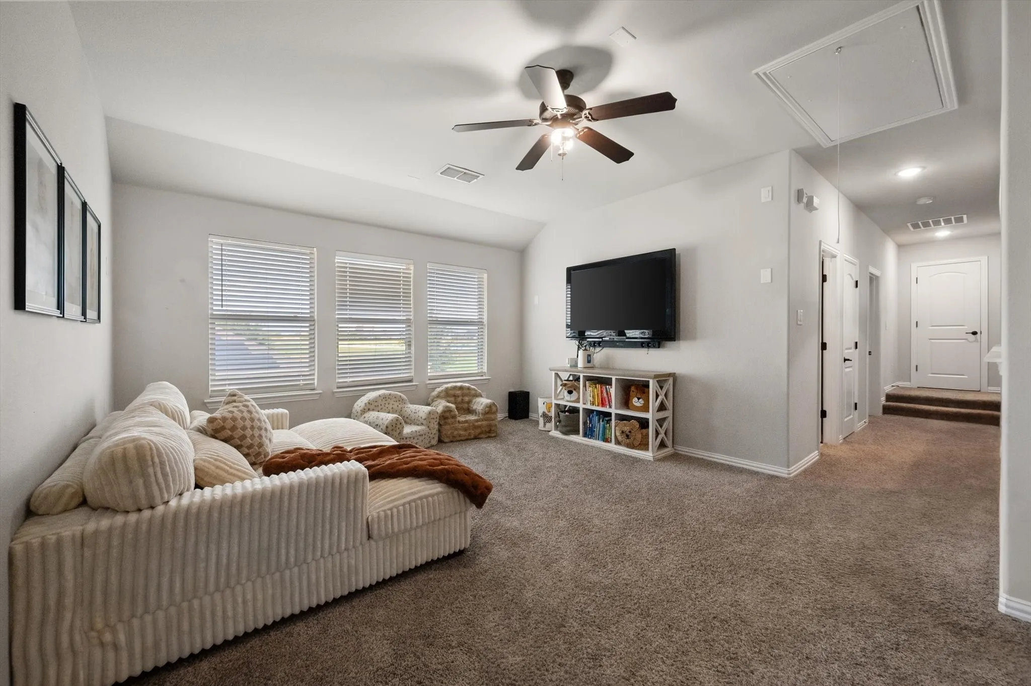 Single Family Residence For Sale in Johnson County , 2741 Thornhill Lane, Mansfield, Texas 76084, 5 Bedroom, 3 Bathroom, 2 Garage spaces, 2,995 Sqft, built in 2021, mls#21402014, Real Estate Agent in Mansfield, Homes For Sale in Johnson county, Homes For Sale in Mansfield, Realtor in Mansfield Texas, Real Estate Brokerage Independent Realty Texas, Luminita Cordes Realtor