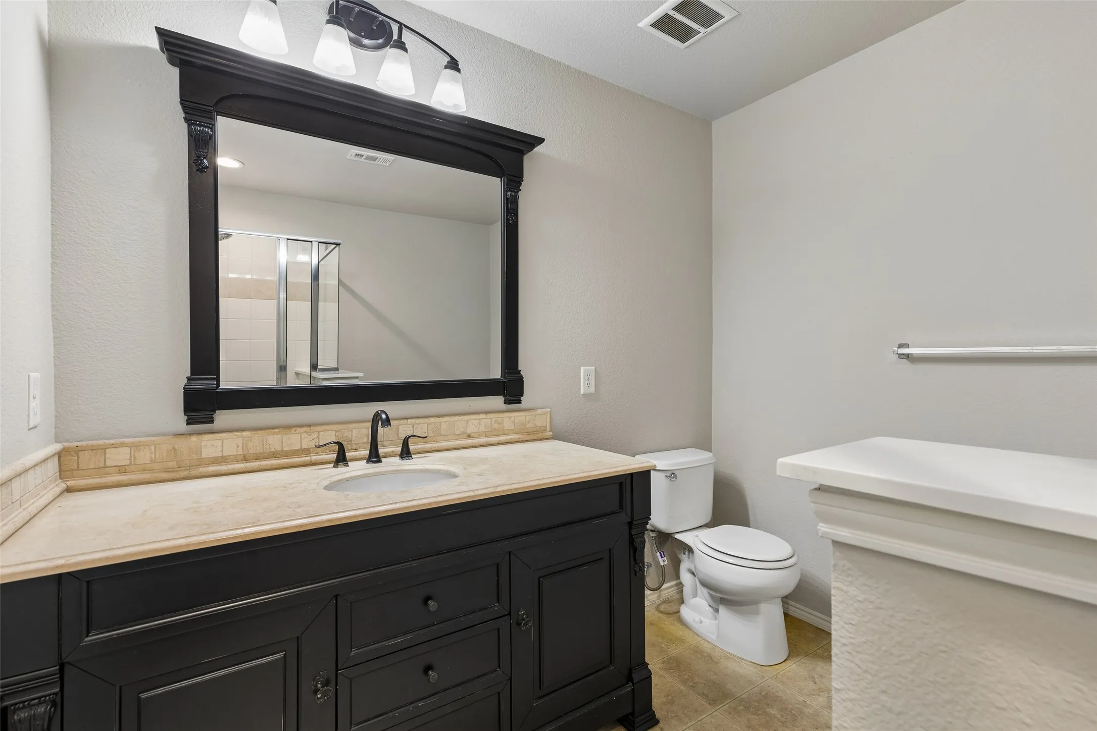Townhouse For Rent in Denton County , 5980 Stone Mountain Road, The Colony, Texas 75056, 2 Bedroom, 2 Bathroom, 2 Garage spaces, 1,323 Sqft, built in 2009, mls#21399562, Real Estate Agent in The Colony, Homes For Rent in Denton county, Homes For Rent in The Colony, Realtor in The Colony Texas, Real Estate Brokerage Independent Realty Texas, Luminita Cordes Realtor