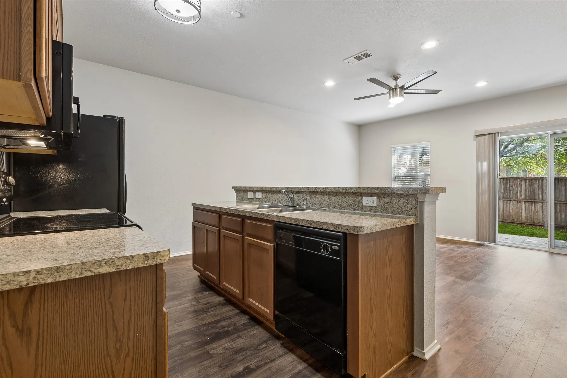 Townhouse For Rent in Denton County , 5980 Stone Mountain Road, The Colony, Texas 75056, 2 Bedroom, 2 Bathroom, 2 Garage spaces, 1,323 Sqft, built in 2009, mls#21399562, Real Estate Agent in The Colony, Homes For Rent in Denton county, Homes For Rent in The Colony, Realtor in The Colony Texas, Real Estate Brokerage Independent Realty Texas, Luminita Cordes Realtor