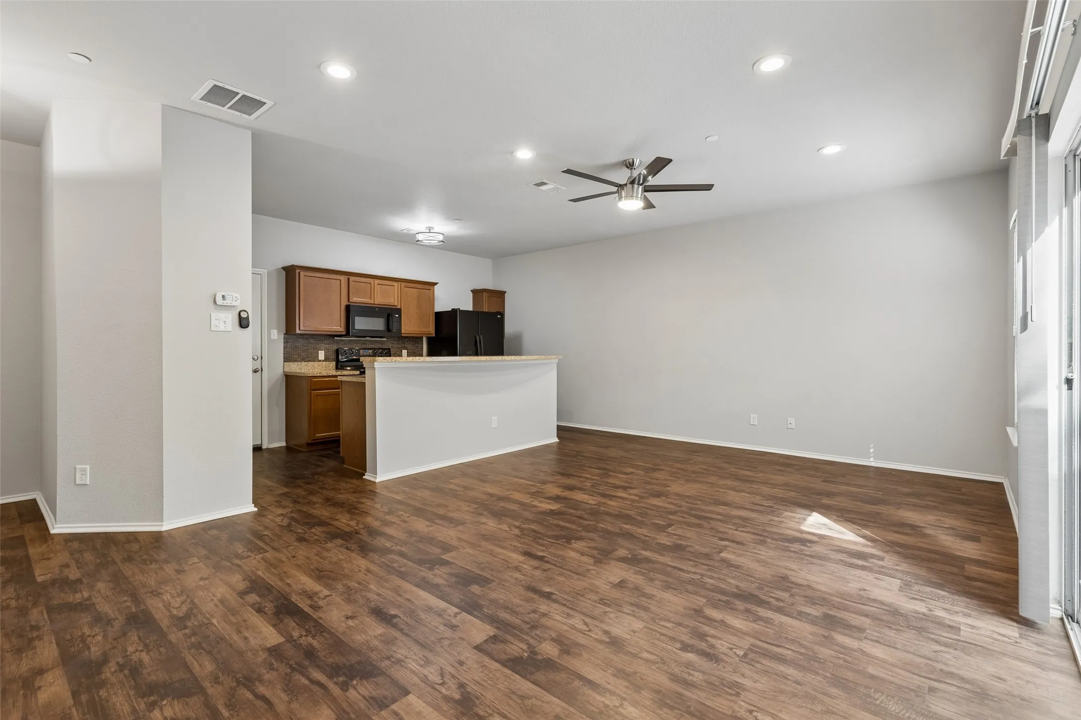 Townhouse For Rent in Denton County , 5980 Stone Mountain Road, The Colony, Texas 75056, 2 Bedroom, 2 Bathroom, 2 Garage spaces, 1,323 Sqft, built in 2009, mls#21399562, Real Estate Agent in The Colony, Homes For Rent in Denton county, Homes For Rent in The Colony, Realtor in The Colony Texas, Real Estate Brokerage Independent Realty Texas, Luminita Cordes Realtor