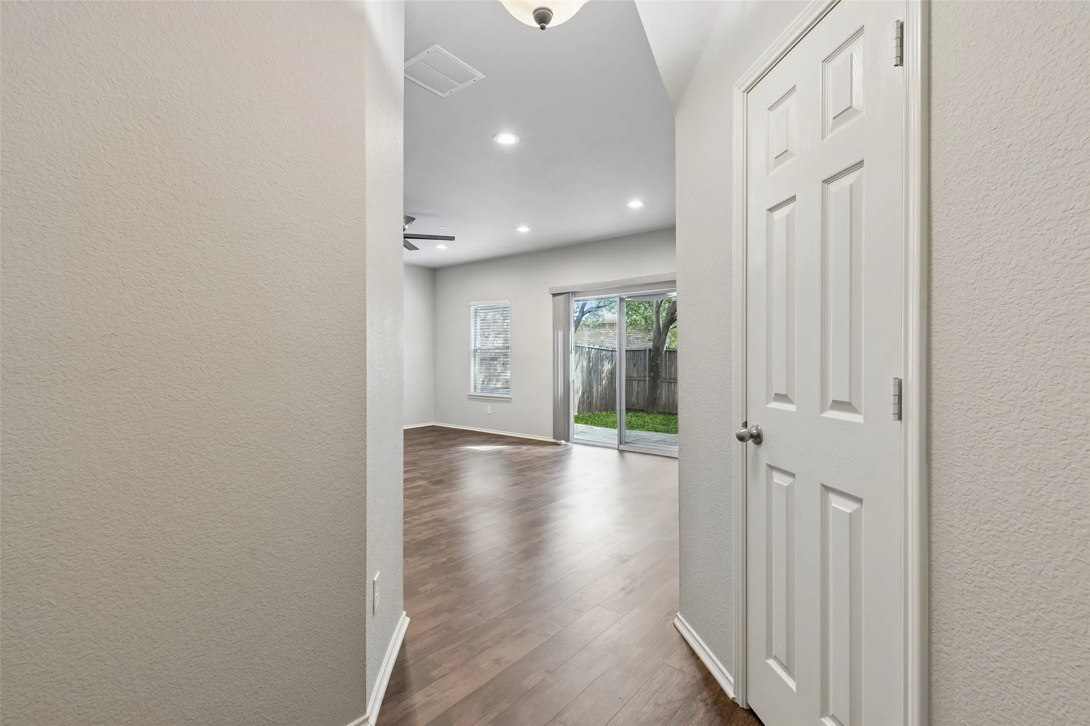 Townhouse For Rent in Denton County , 5980 Stone Mountain Road, The Colony, Texas 75056, 2 Bedroom, 2 Bathroom, 2 Garage spaces, 1,323 Sqft, built in 2009, mls#21399562, Real Estate Agent in The Colony, Homes For Rent in Denton county, Homes For Rent in The Colony, Realtor in The Colony Texas, Real Estate Brokerage Independent Realty Texas, Luminita Cordes Realtor
