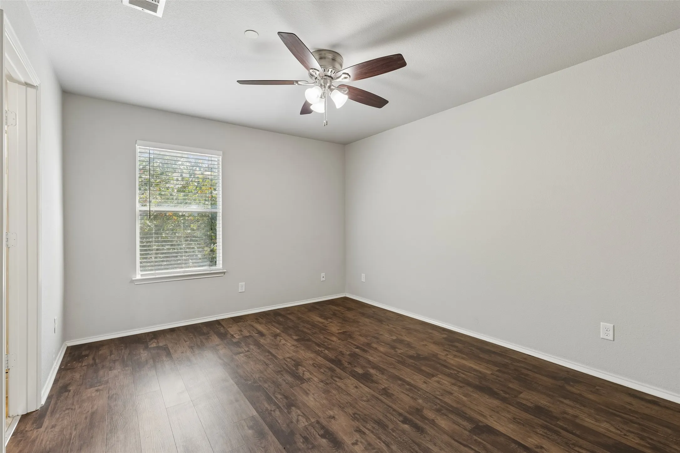 Townhouse For Rent in Denton County , 5980 Stone Mountain Road, The Colony, Texas 75056, 2 Bedroom, 2 Bathroom, 2 Garage spaces, 1,323 Sqft, built in 2009, mls#21399562, Real Estate Agent in The Colony, Homes For Rent in Denton county, Homes For Rent in The Colony, Realtor in The Colony Texas, Real Estate Brokerage Independent Realty Texas, Luminita Cordes Realtor