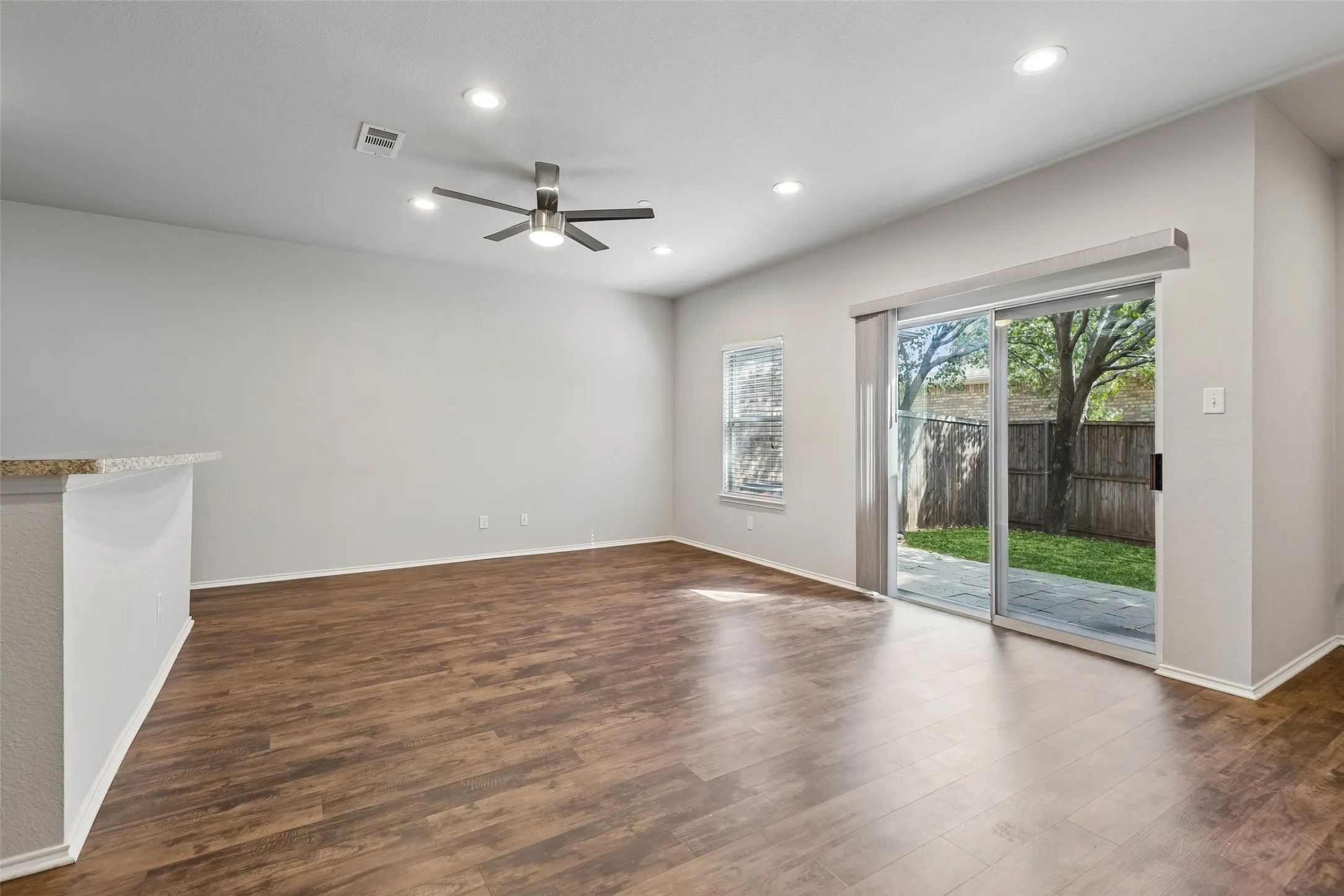 Townhouse For Rent in Denton County , 5980 Stone Mountain Road, The Colony, Texas 75056, 2 Bedroom, 2 Bathroom, 2 Garage spaces, 1,323 Sqft, built in 2009, mls#21399562, Real Estate Agent in The Colony, Homes For Rent in Denton county, Homes For Rent in The Colony, Realtor in The Colony Texas, Real Estate Brokerage Independent Realty Texas, Luminita Cordes Realtor