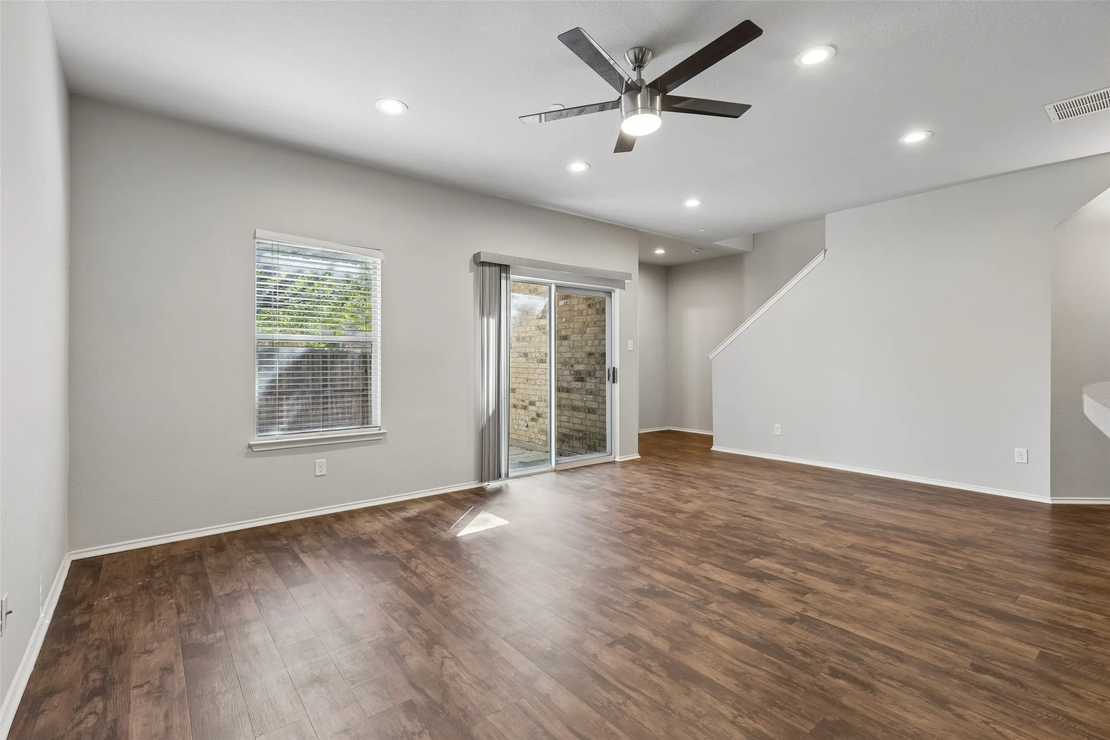 Townhouse For Rent in Denton County , 5980 Stone Mountain Road, The Colony, Texas 75056, 2 Bedroom, 2 Bathroom, 2 Garage spaces, 1,323 Sqft, built in 2009, mls#21399562, Real Estate Agent in The Colony, Homes For Rent in Denton county, Homes For Rent in The Colony, Realtor in The Colony Texas, Real Estate Brokerage Independent Realty Texas, Luminita Cordes Realtor