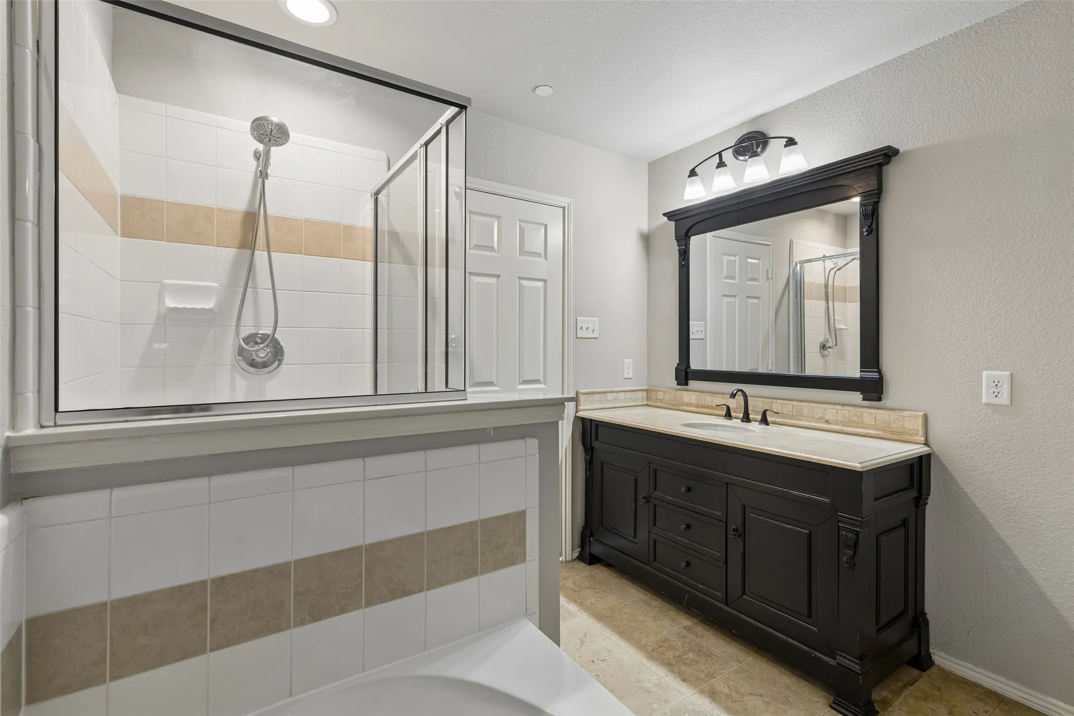 Townhouse For Rent in Denton County , 5980 Stone Mountain Road, The Colony, Texas 75056, 2 Bedroom, 2 Bathroom, 2 Garage spaces, 1,323 Sqft, built in 2009, mls#21399562, Real Estate Agent in The Colony, Homes For Rent in Denton county, Homes For Rent in The Colony, Realtor in The Colony Texas, Real Estate Brokerage Independent Realty Texas, Luminita Cordes Realtor