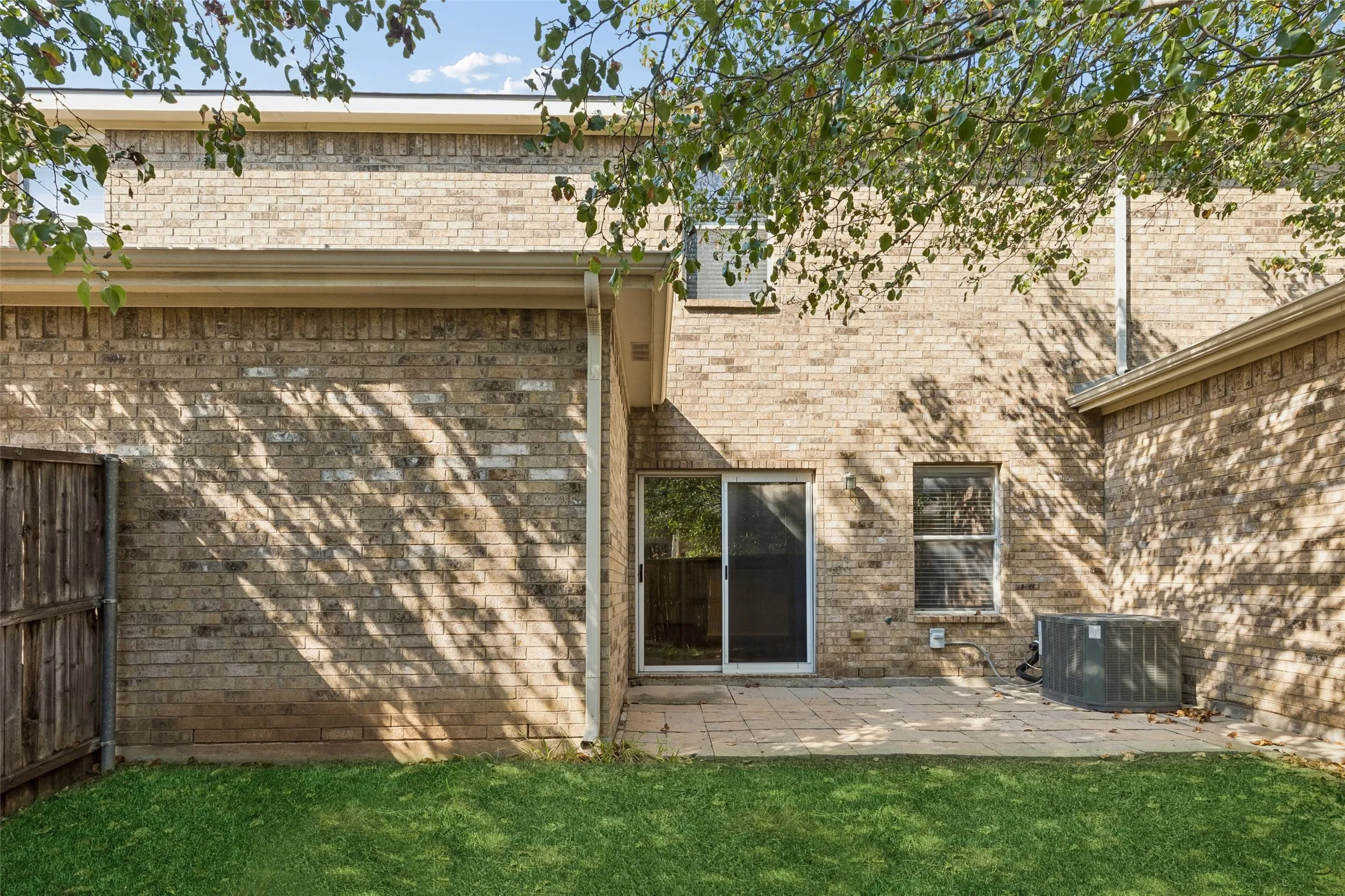 Townhouse For Rent in Denton County , 5980 Stone Mountain Road, The Colony, Texas 75056, 2 Bedroom, 2 Bathroom, 2 Garage spaces, 1,323 Sqft, built in 2009, mls#21399562, Real Estate Agent in The Colony, Homes For Rent in Denton county, Homes For Rent in The Colony, Realtor in The Colony Texas, Real Estate Brokerage Independent Realty Texas, Luminita Cordes Realtor